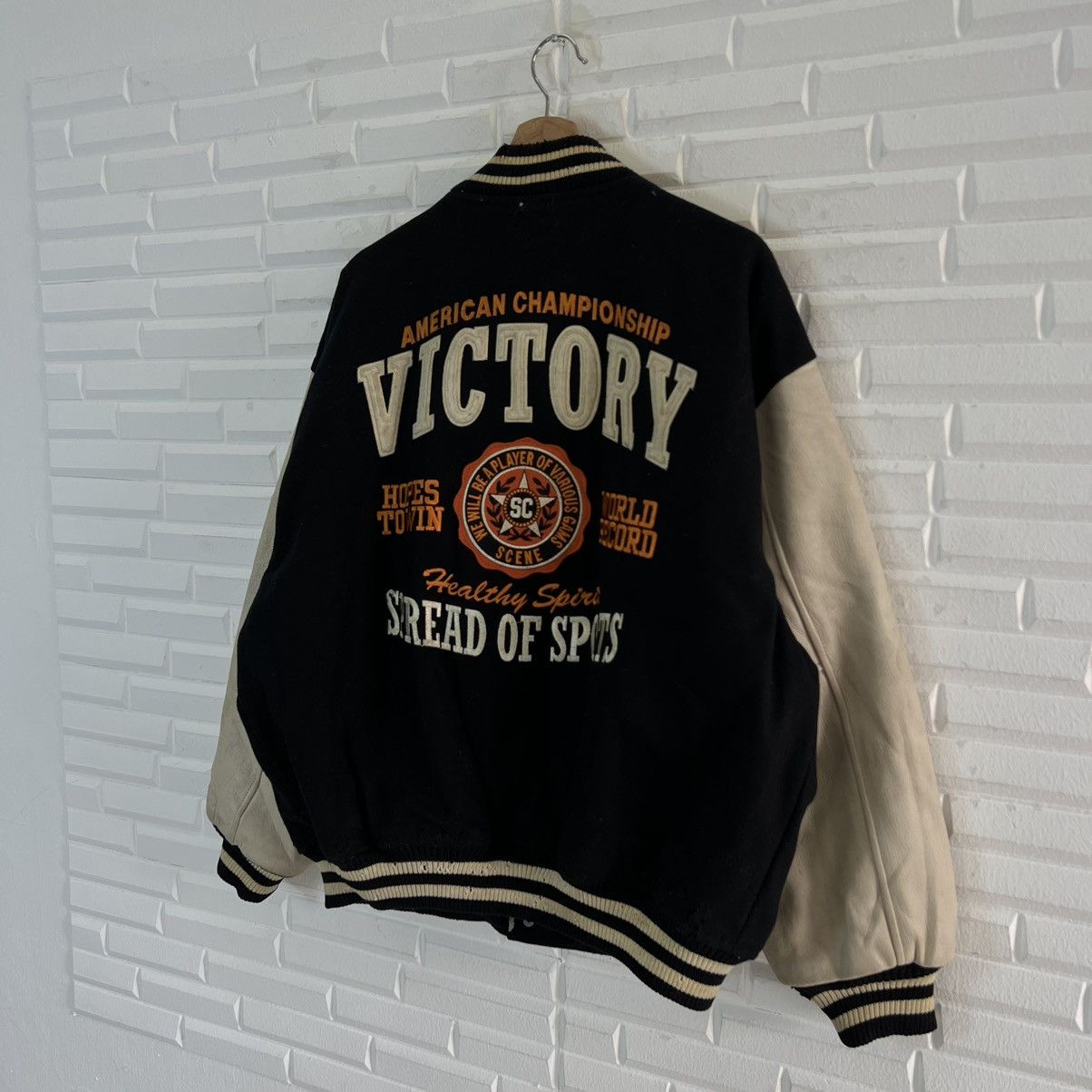 Japanese Brand VARSITY JACKET SCENE VICTORY BIG LOGO LEATHER HANDLING Size US L / EU 52-54 / 3 - 9 Thumbnail