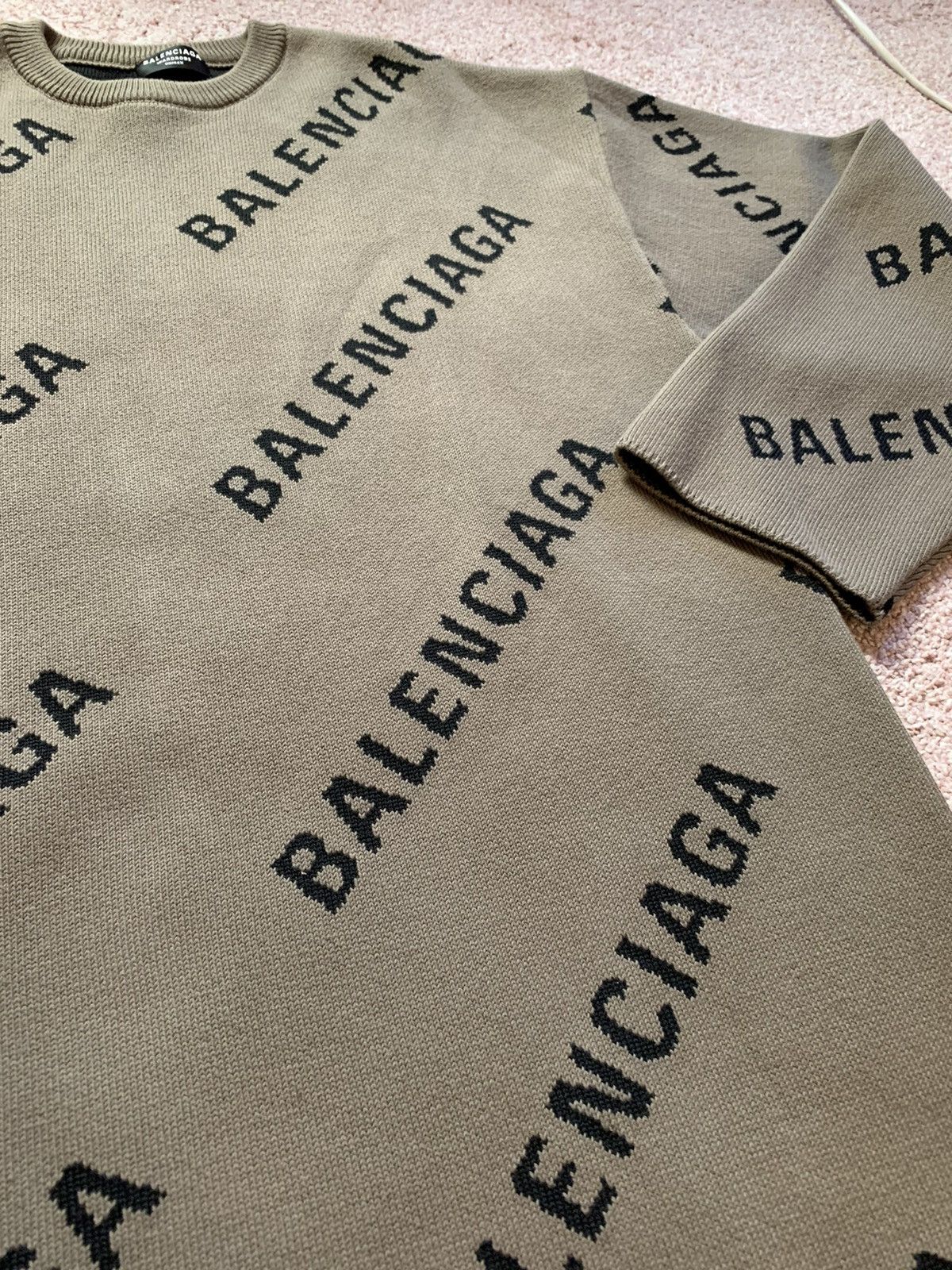Balenciaga Balenciaga All Over Logo Crewneck Size US S / EU 44-46 / 1 - 3 Thumbnail