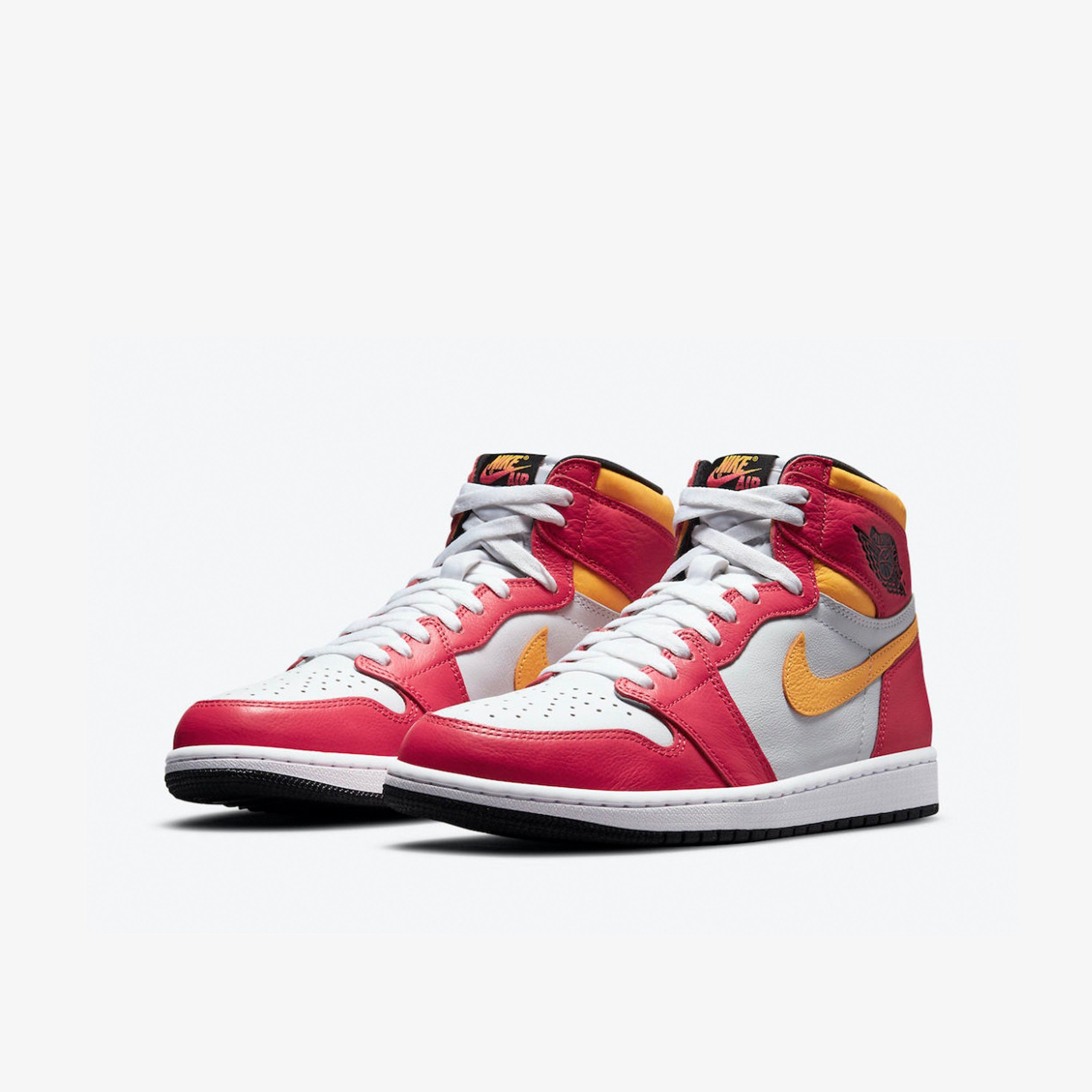 Nike JORDAN 1 RETRO HIGH OG LIGHT FUSION RED Size US 10.5 / EU 43-44 - 3 Thumbnail