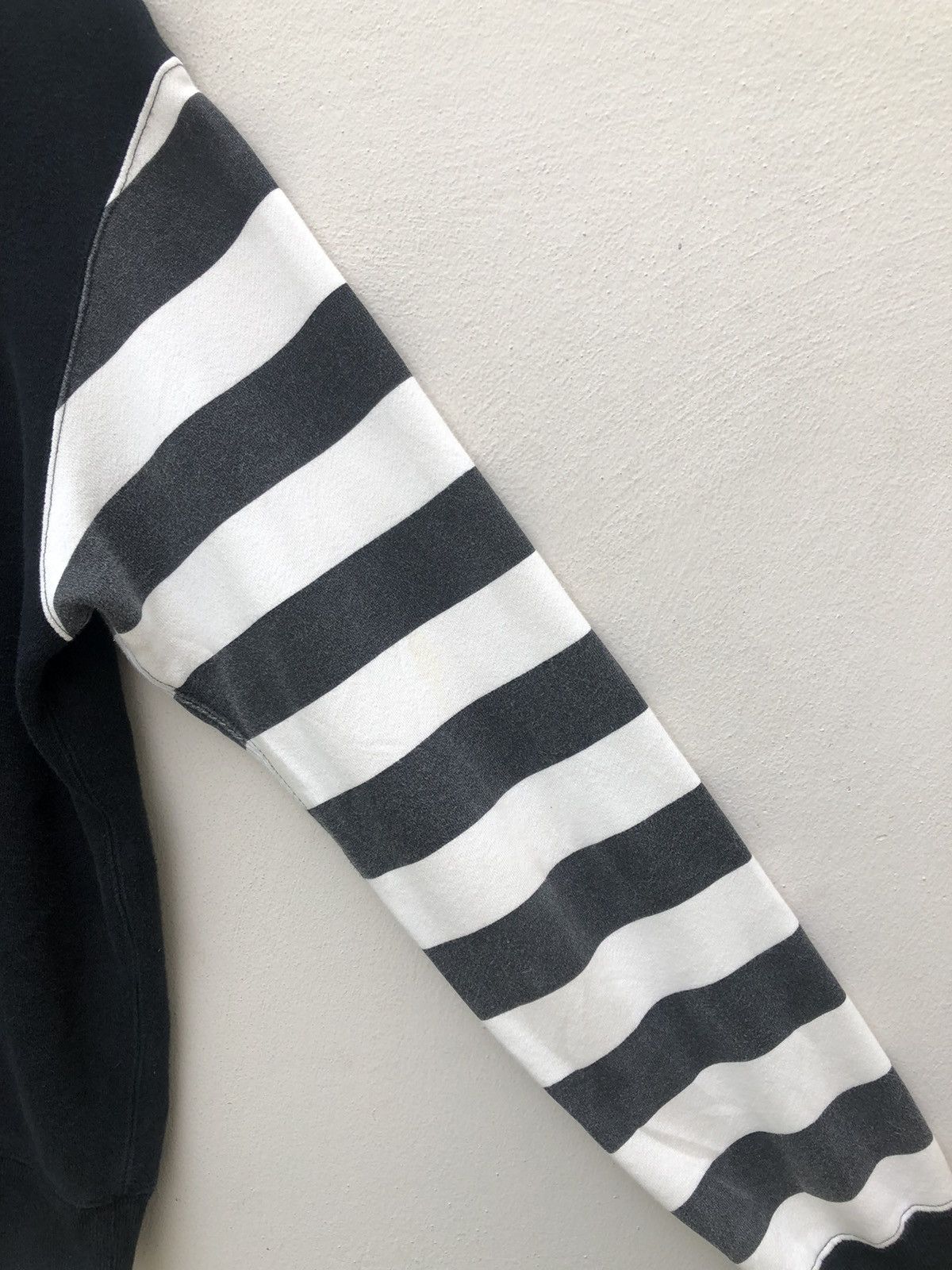 Vintage Cut - Rate Japan Border Striped Sleeves Black Hoodie Size US M / EU 48-50 / 2 - 5 Thumbnail