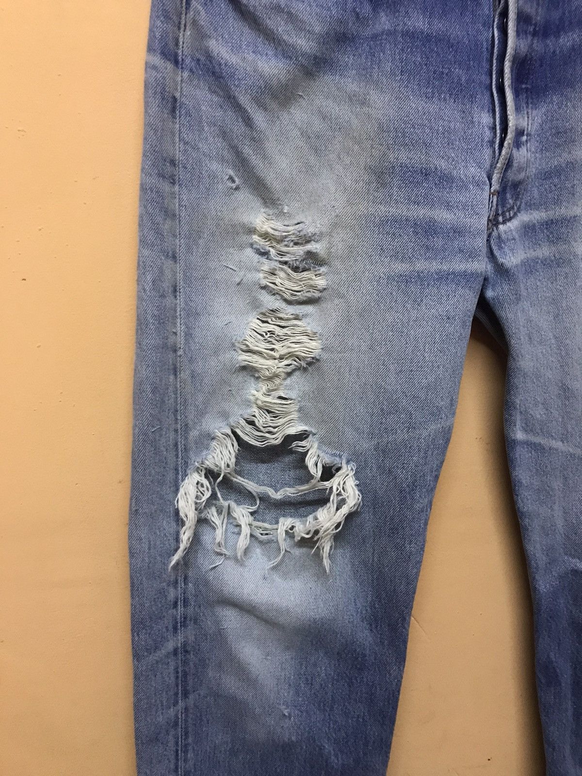 Levi's × Vintage ‼️VTG 90s LEVIS 501 DISTRESSED DENIM‼️ Size US 31 - 2 Thumbnail