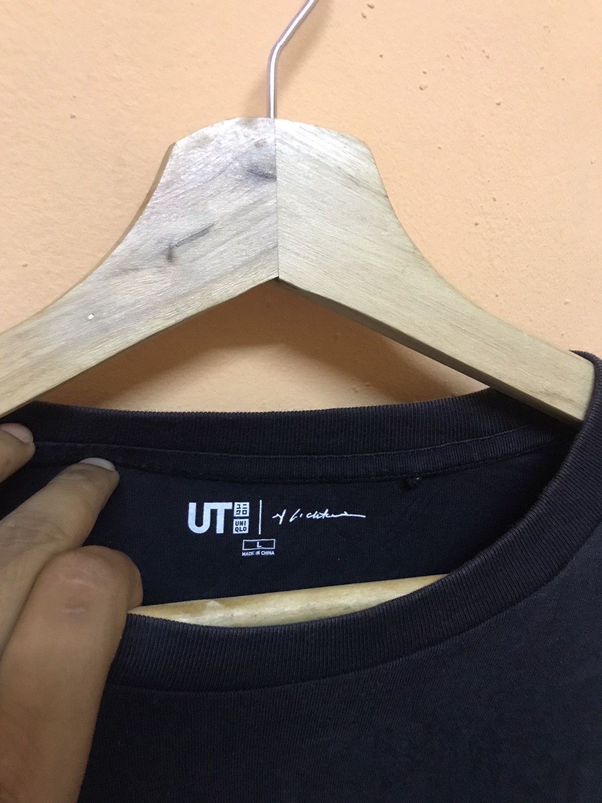 Uniqlo ‼️UT X ROY L TSHIRT NICE DESIGN Size US L / EU 52-54 / 3 - 4 Thumbnail