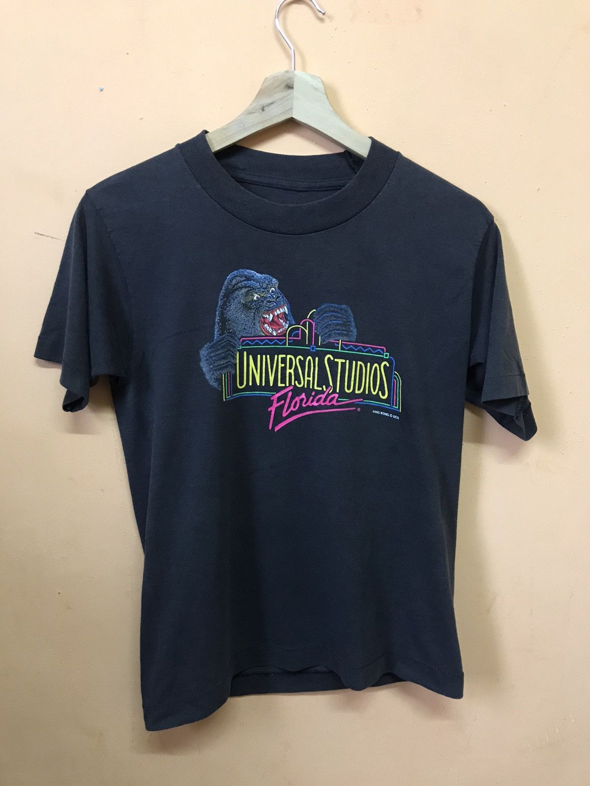 Universal Studios × Vintage ‼️VTG UNIVERSAL STUDIOS tshirt‼️KINGKONG MOVIE Size US S / EU 44-46 / 1 - 1 Thumbnail