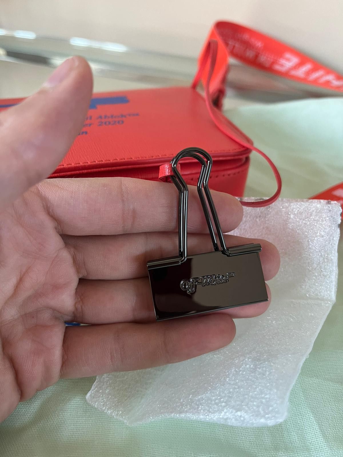 Off-White o1rshd1 SS20 Logo Medium Binder Clip Bag in Red Size ONE SIZE - 6 Thumbnail
