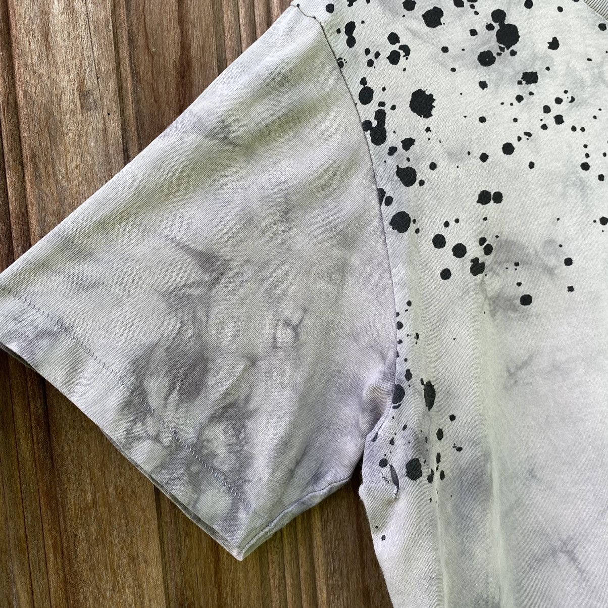 Uniqlo Thrashed Distressed Uniqlo x Futura Tee Size US L / EU 52-54 / 3 - 5 Thumbnail