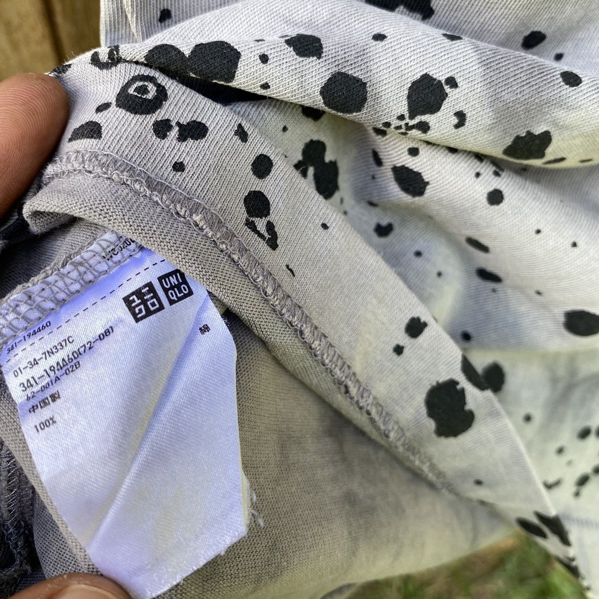 Uniqlo Thrashed Distressed Uniqlo x Futura Tee Size US L / EU 52-54 / 3 - 7 Thumbnail