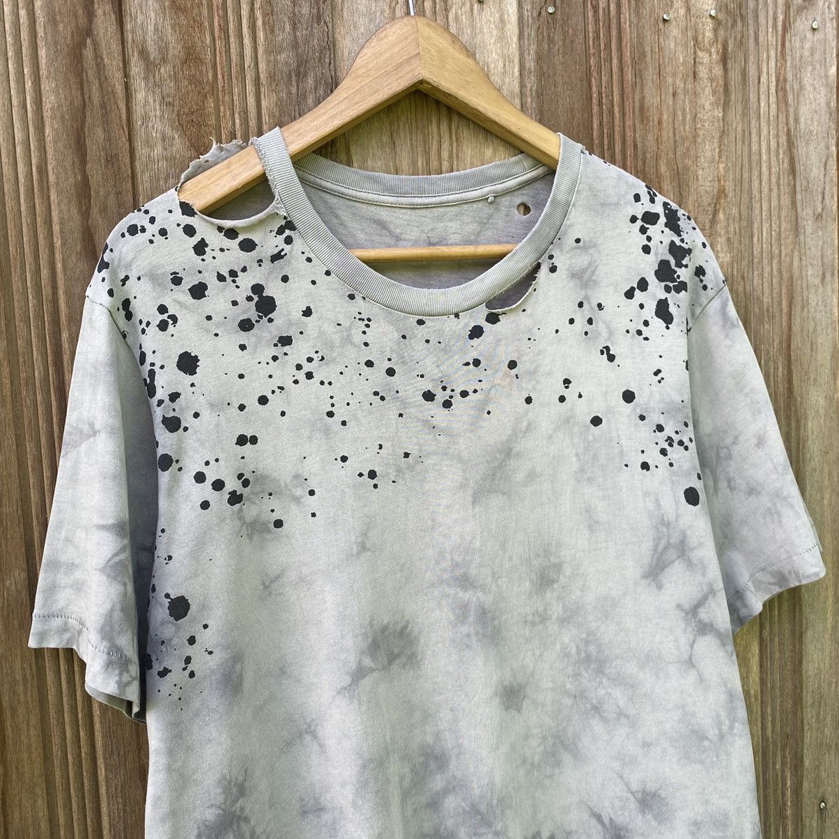 Uniqlo Thrashed Distressed Uniqlo x Futura Tee Size US L / EU 52-54 / 3 - 4 Thumbnail