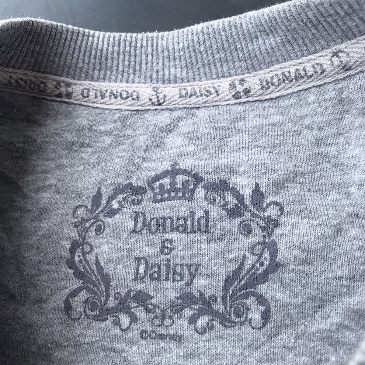 Cartoon Network Donald & Daisy sweatshirt Size US L / EU 52-54 / 3 - 5 Thumbnail