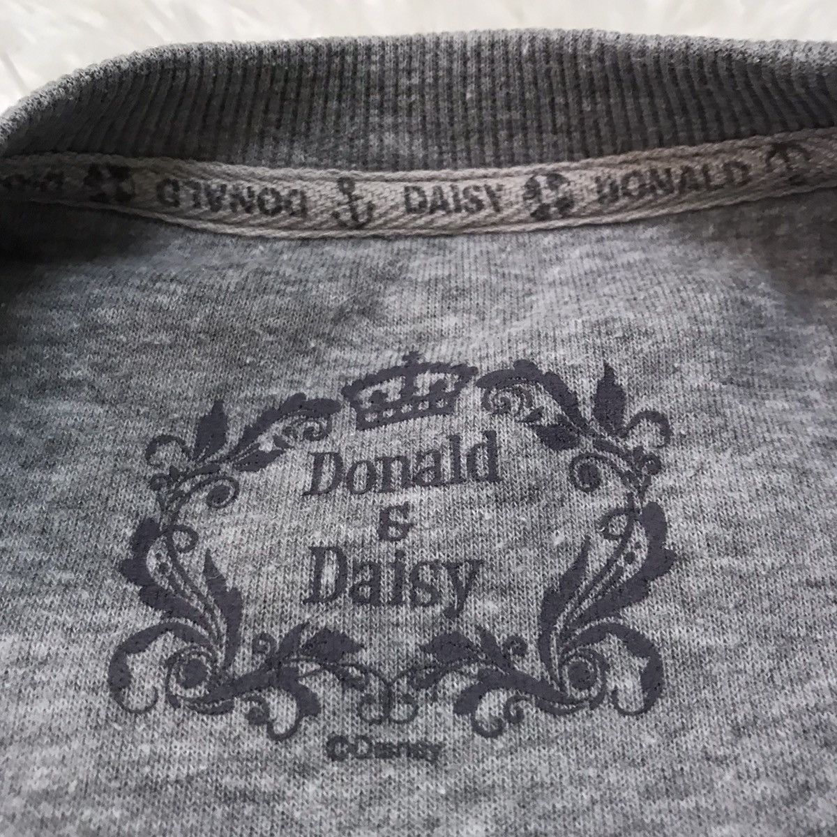 Cartoon Network Donald & Daisy sweatshirt Size US L / EU 52-54 / 3 - 13 Thumbnail
