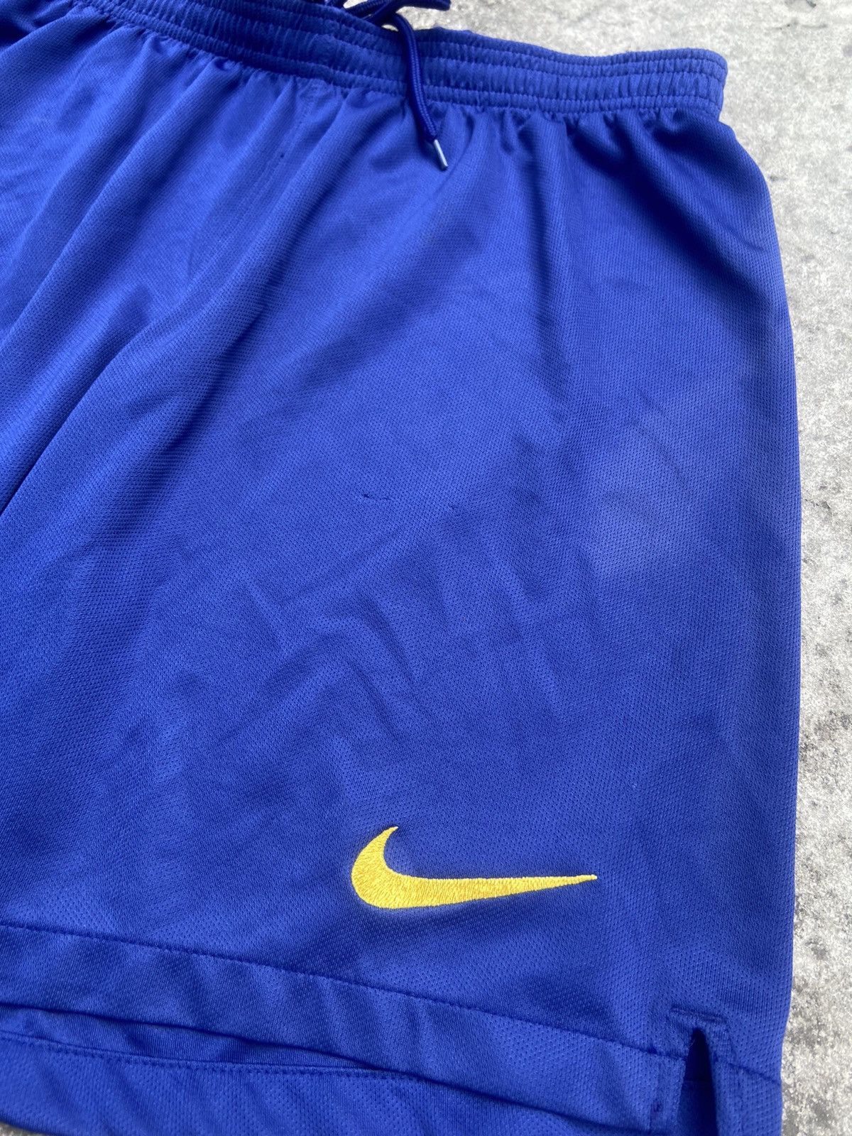 Nike Vintage Nike F.C. Barcelona shorts soccer Streetwear rare L Size US 33 - 2 Thumbnail