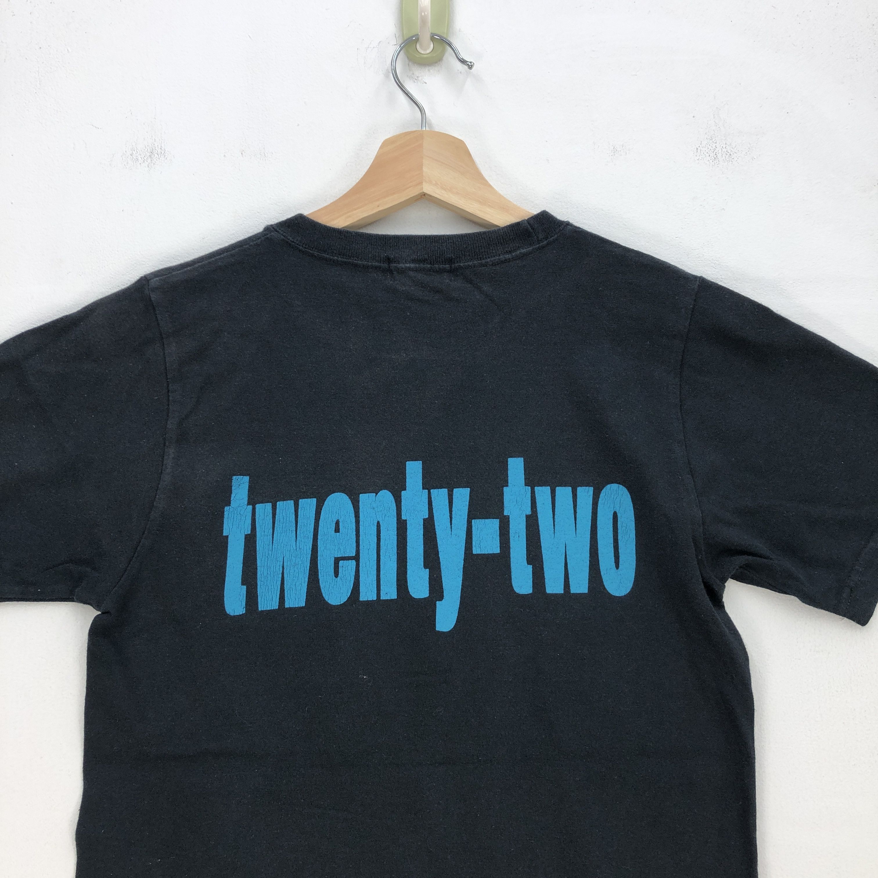 Japanese Brand × Vintage How Many People Twenty Two T Shirt Skateboarding Streetwear Size US S / EU 44-46 / 1 - 4 Thumbnail