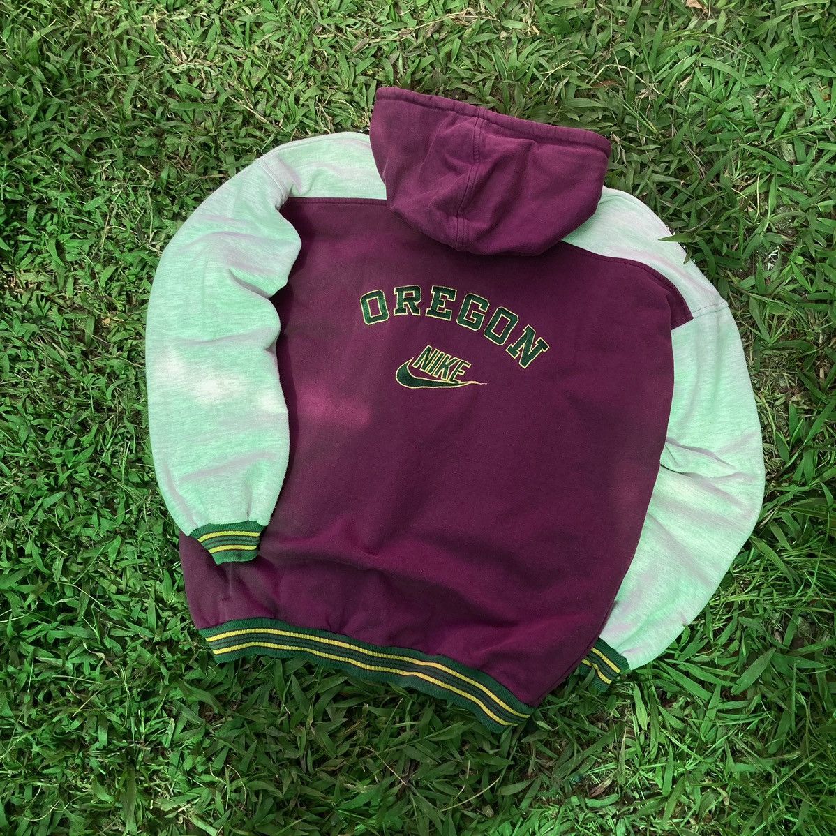Nike × Vintage Vintage Nike Oregon Spellout Hoodie Size US L / EU 52-54 / 3 - 1 Thumbnail