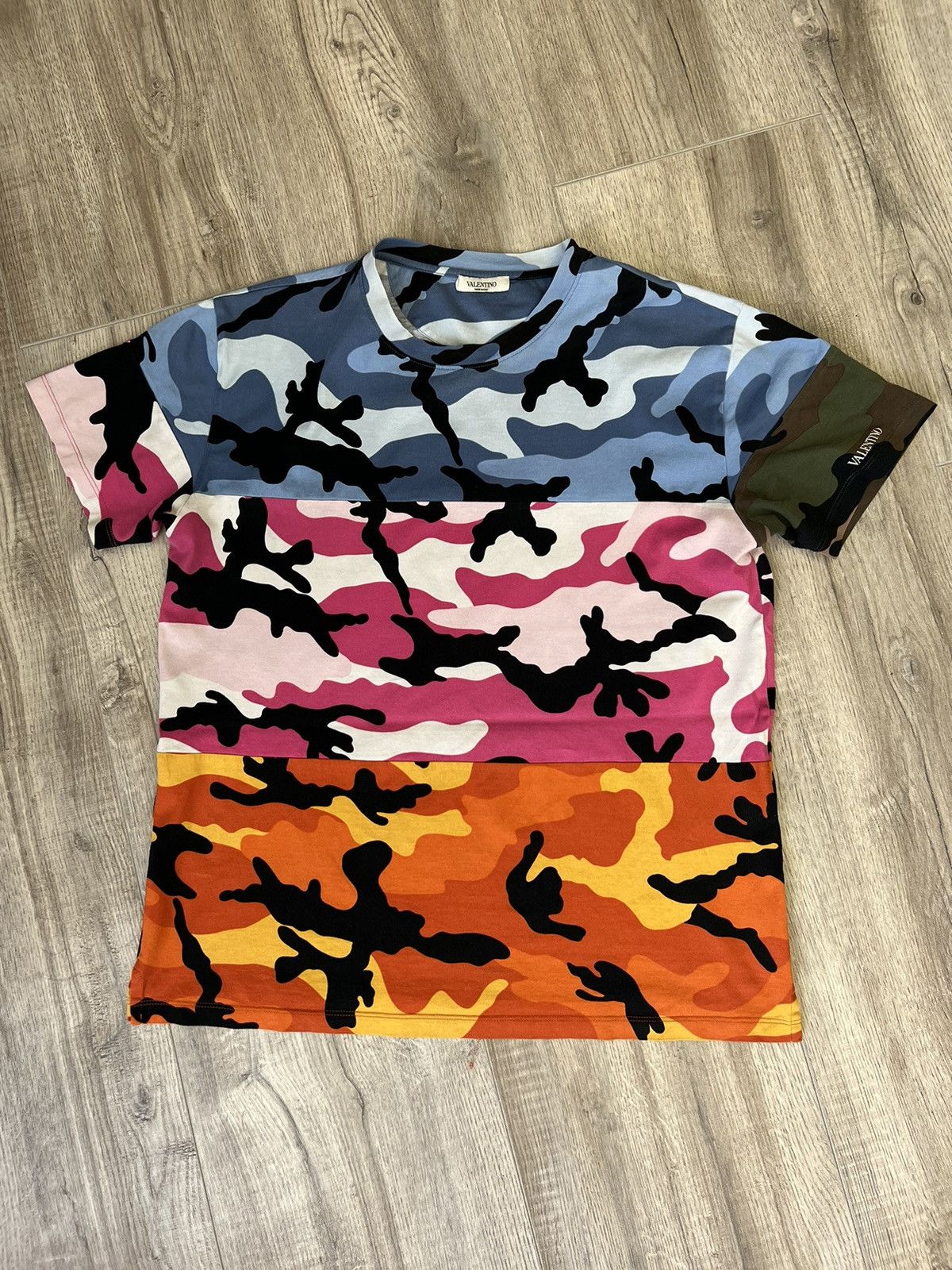 Valentino camo best sale t shirt