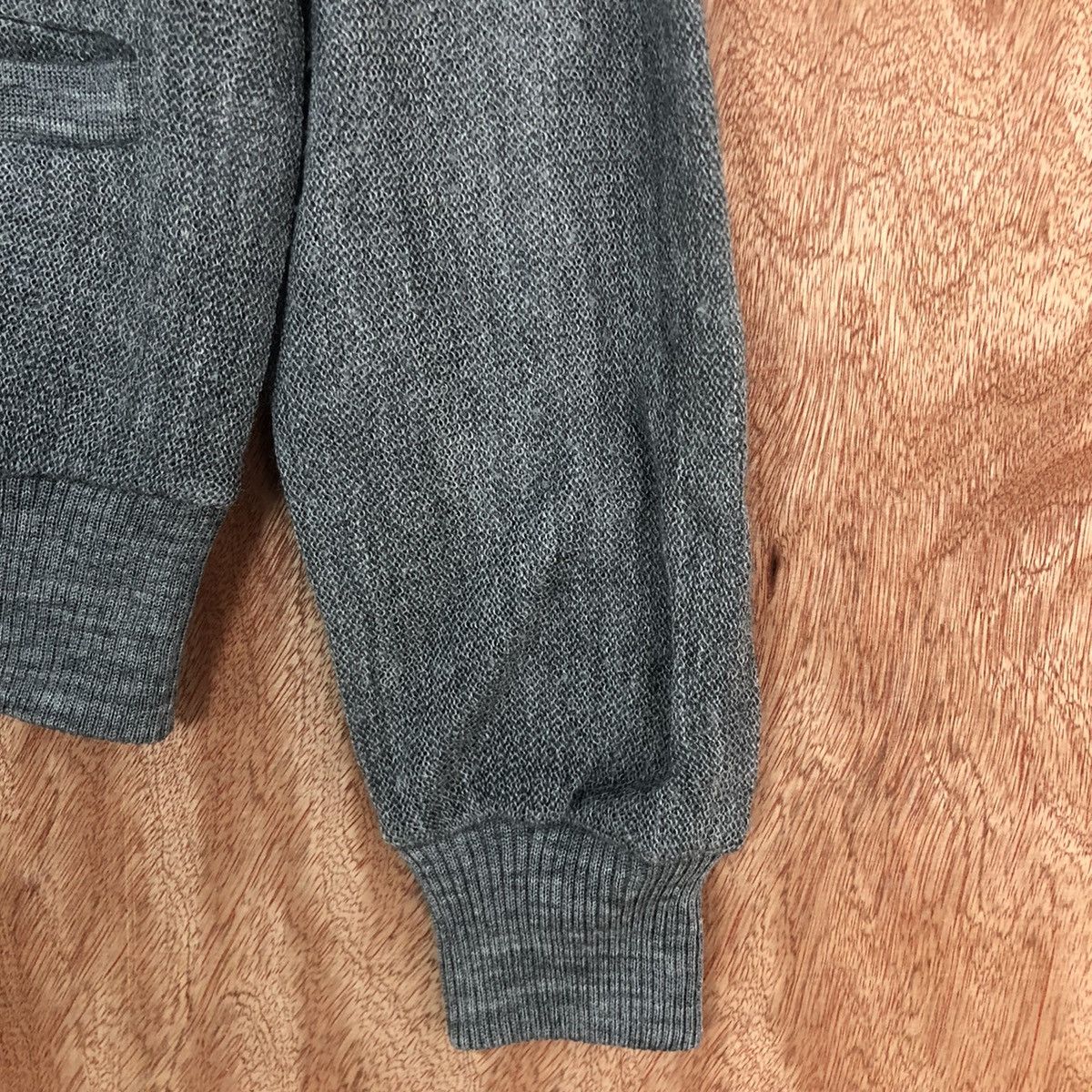 Faded Glory DLL Crocodile Grey faded vintage knitwear Cardigan #c604 Size US M / EU 48-50 / 2 - 4 Thumbnail