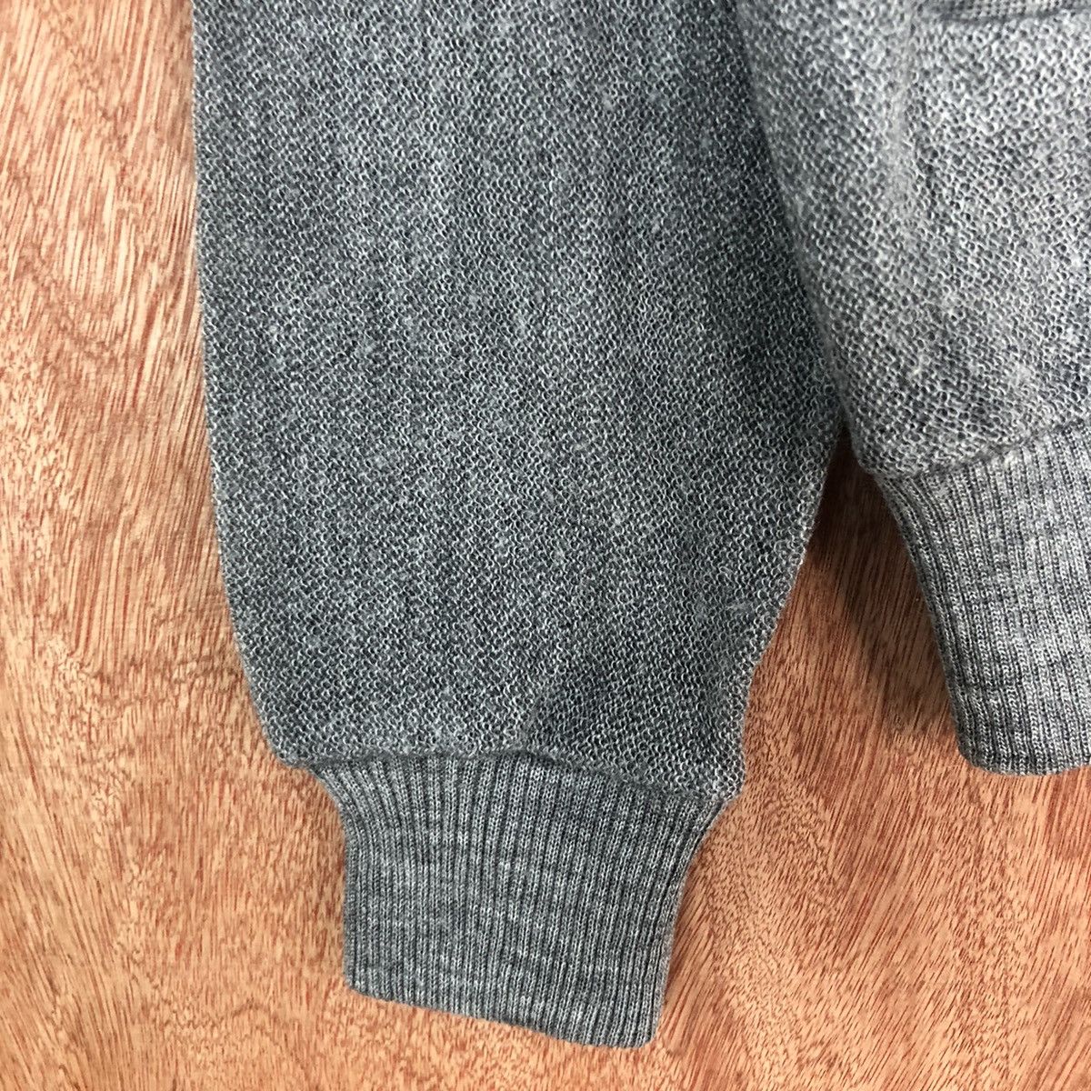 Faded Glory DLL Crocodile Grey faded vintage knitwear Cardigan #c604 Size US M / EU 48-50 / 2 - 6 Thumbnail