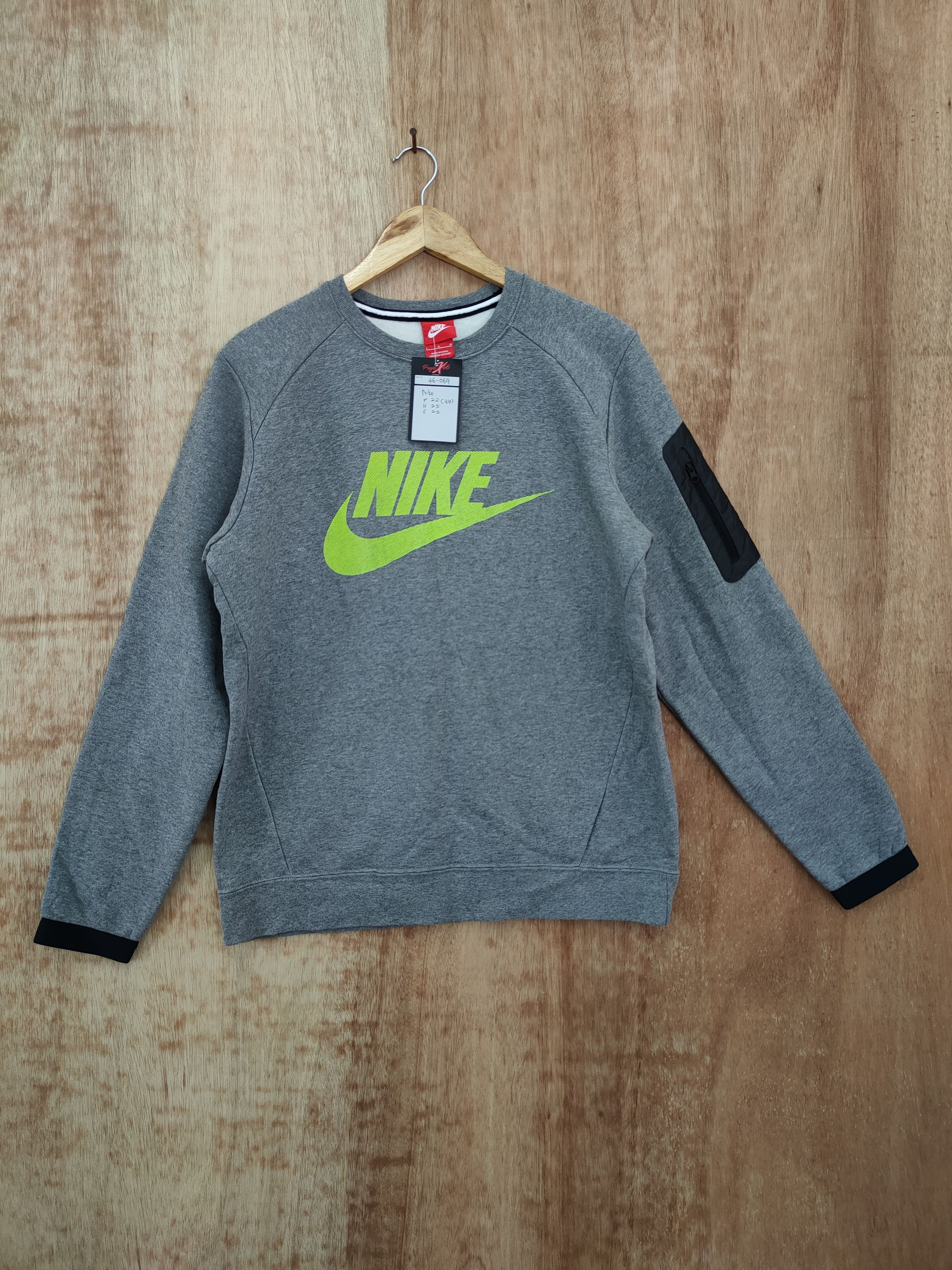 Nike Nike big logo red tag sweatshirt vintage #46-069 Size M / US 6-8 / IT 42-44 - 1 Thumbnail