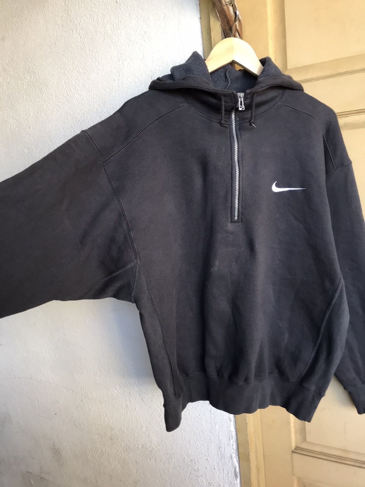 Nike Vintage 90s Nike Faded Colour Oversized Sweatshirt Hoodie Size US L / EU 52-54 / 3 - 12 Thumbnail