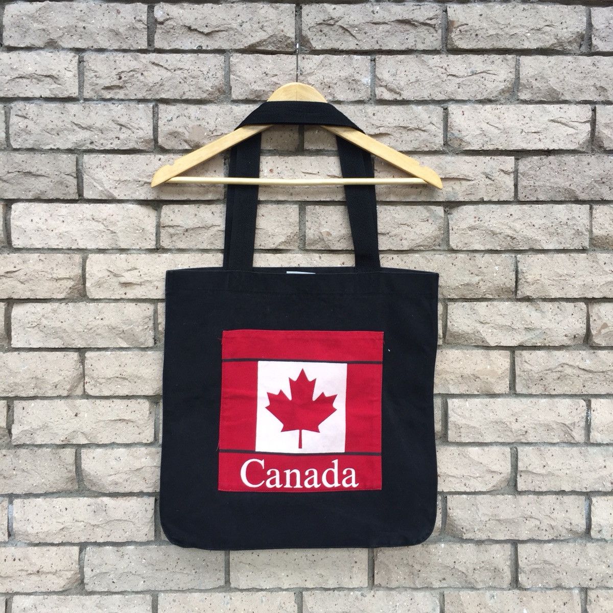 Vintage 90's CANADA tote.. Canada flag design. made in canada Size ONE SIZE - 1 Thumbnail