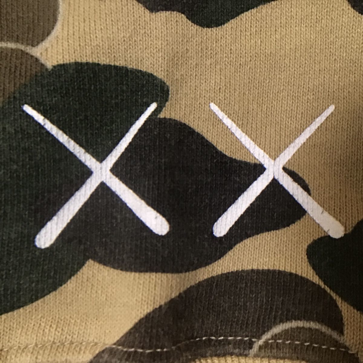 Bape × Kaws BAPE × kaws bendy Short sleeve sweatshirt 1st camo yellow Size US M / EU 48-50 / 2 - 3 Thumbnail