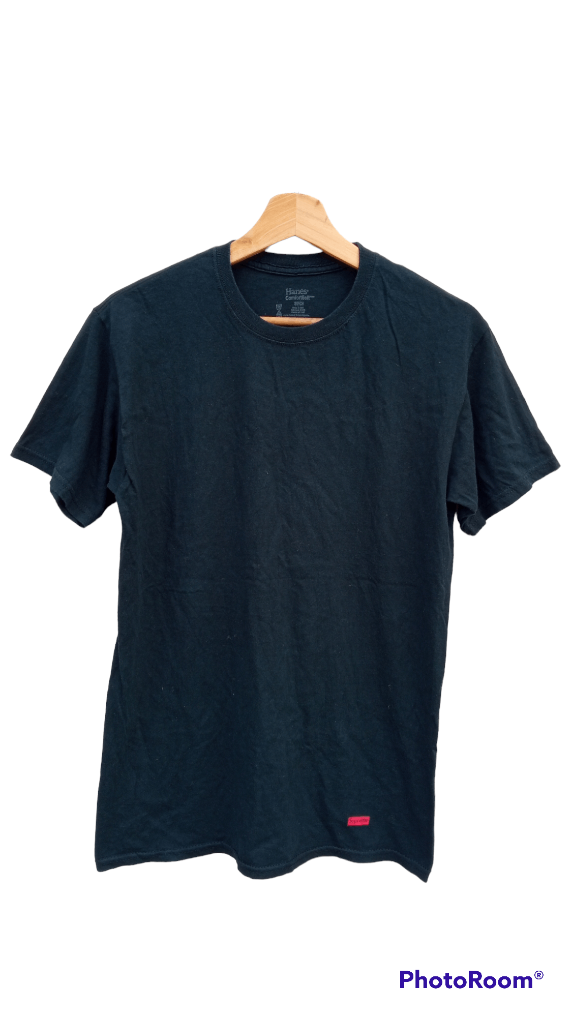 image of Hanes x Supreme Tagless Small Logo T-Shirt in Black, Men's
