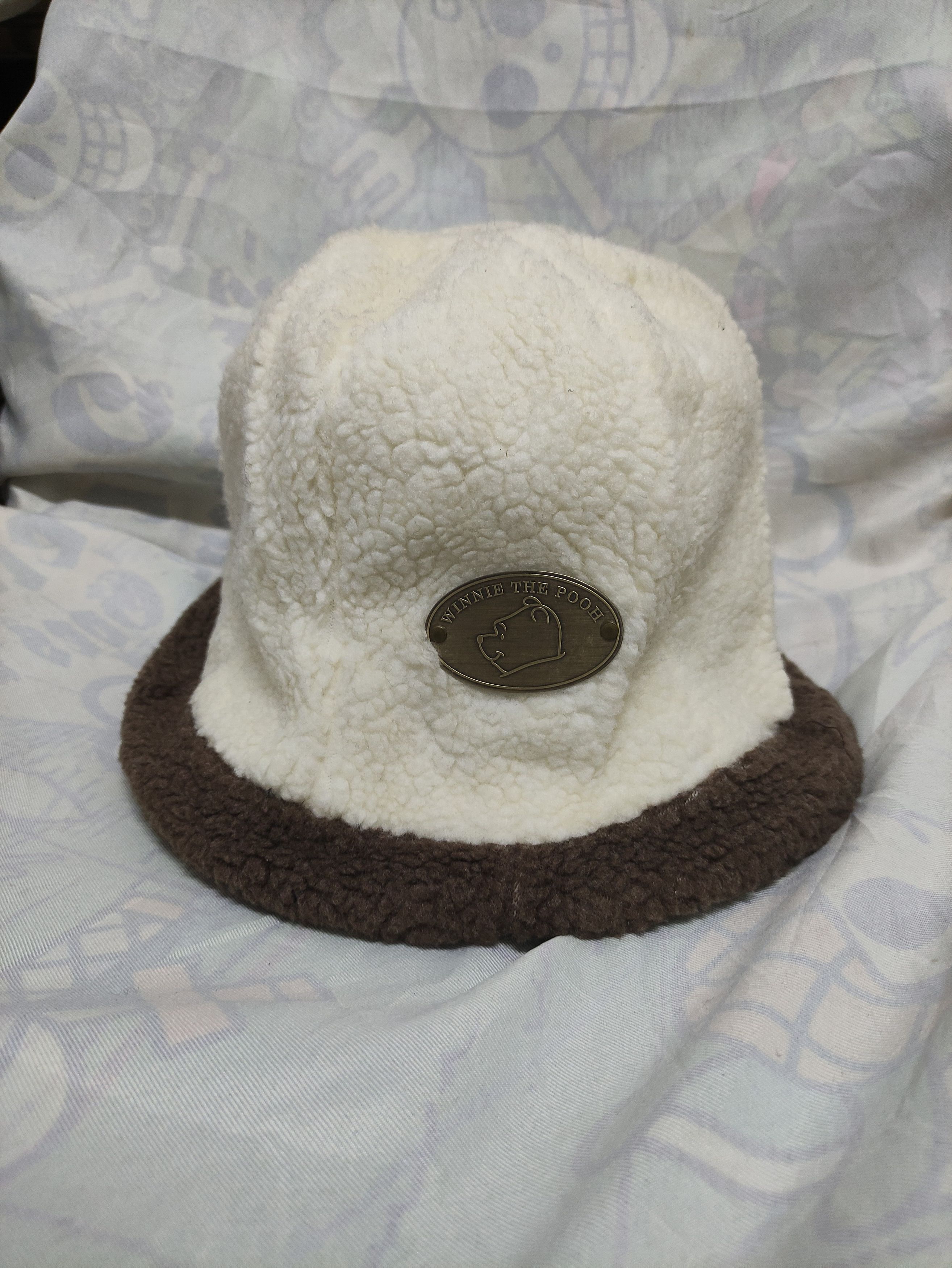 Pre-owned Disney Winnie The Pooh Fur Bucket Hat In White/brown