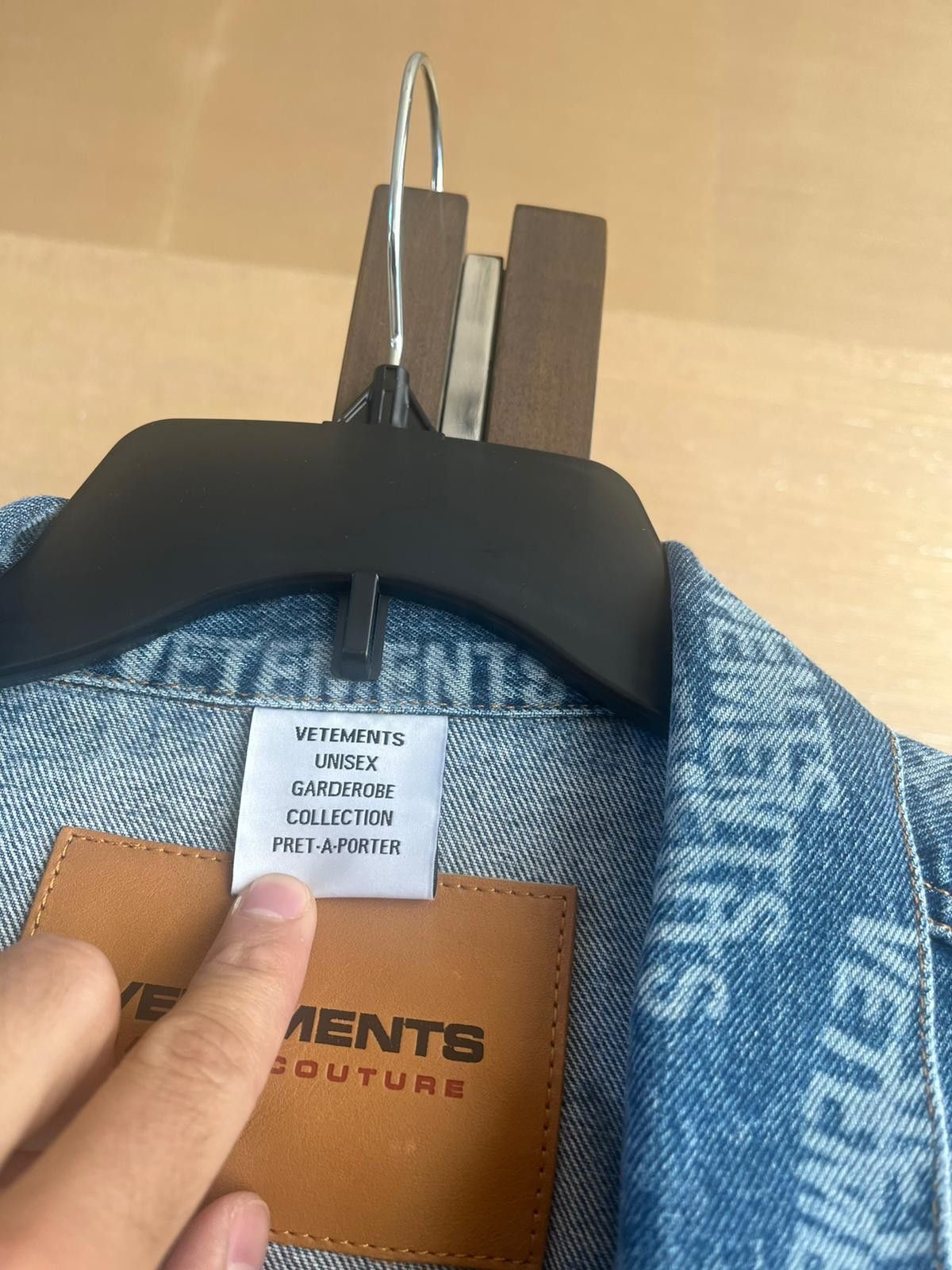 Vetements Logo All Over Denim Jacket in Light Blue Size US L / EU 52-54 / 3 - 11 Thumbnail