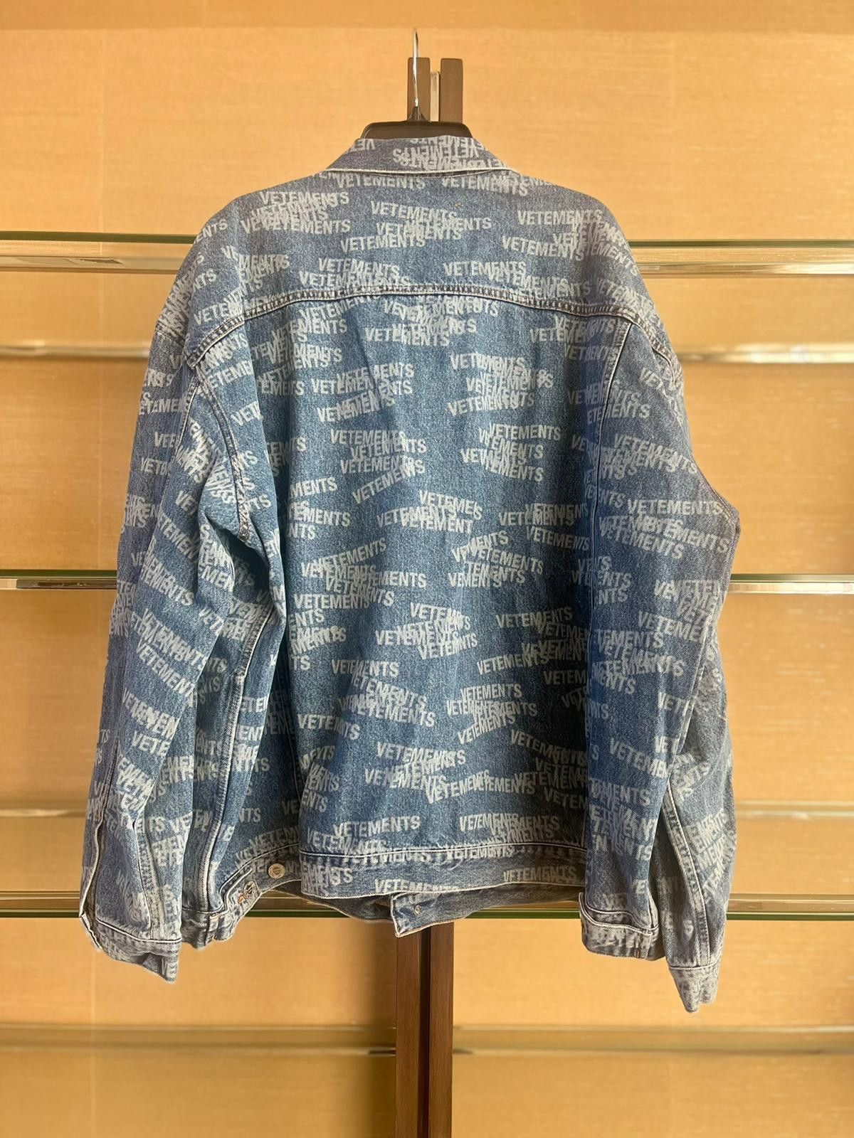 Vetements Logo All Over Denim Jacket in Light Blue Size US L / EU 52-54 / 3 - 14 Thumbnail