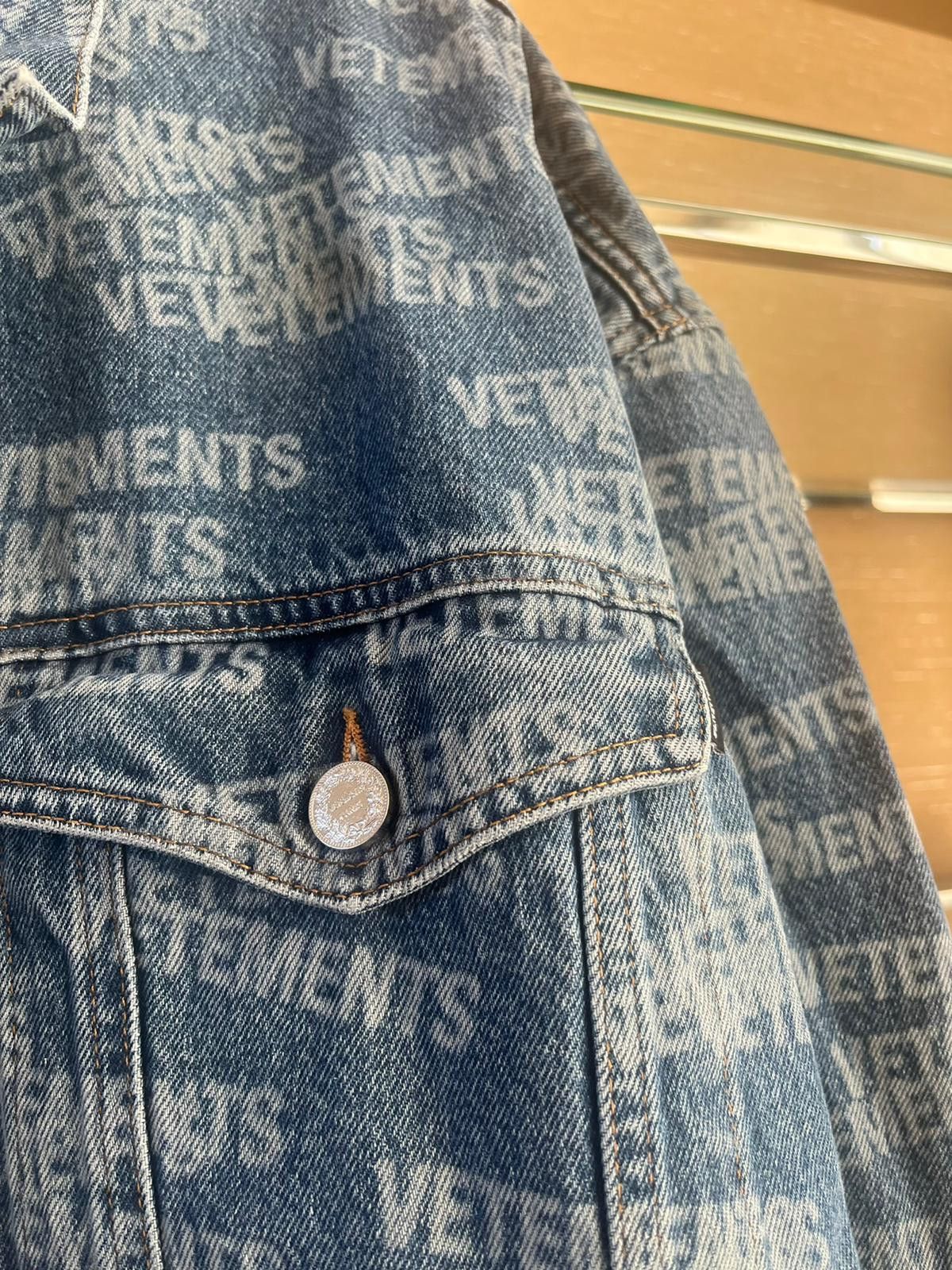 Vetements Logo All Over Denim Jacket in Light Blue Size US L / EU 52-54 / 3 - 6 Thumbnail