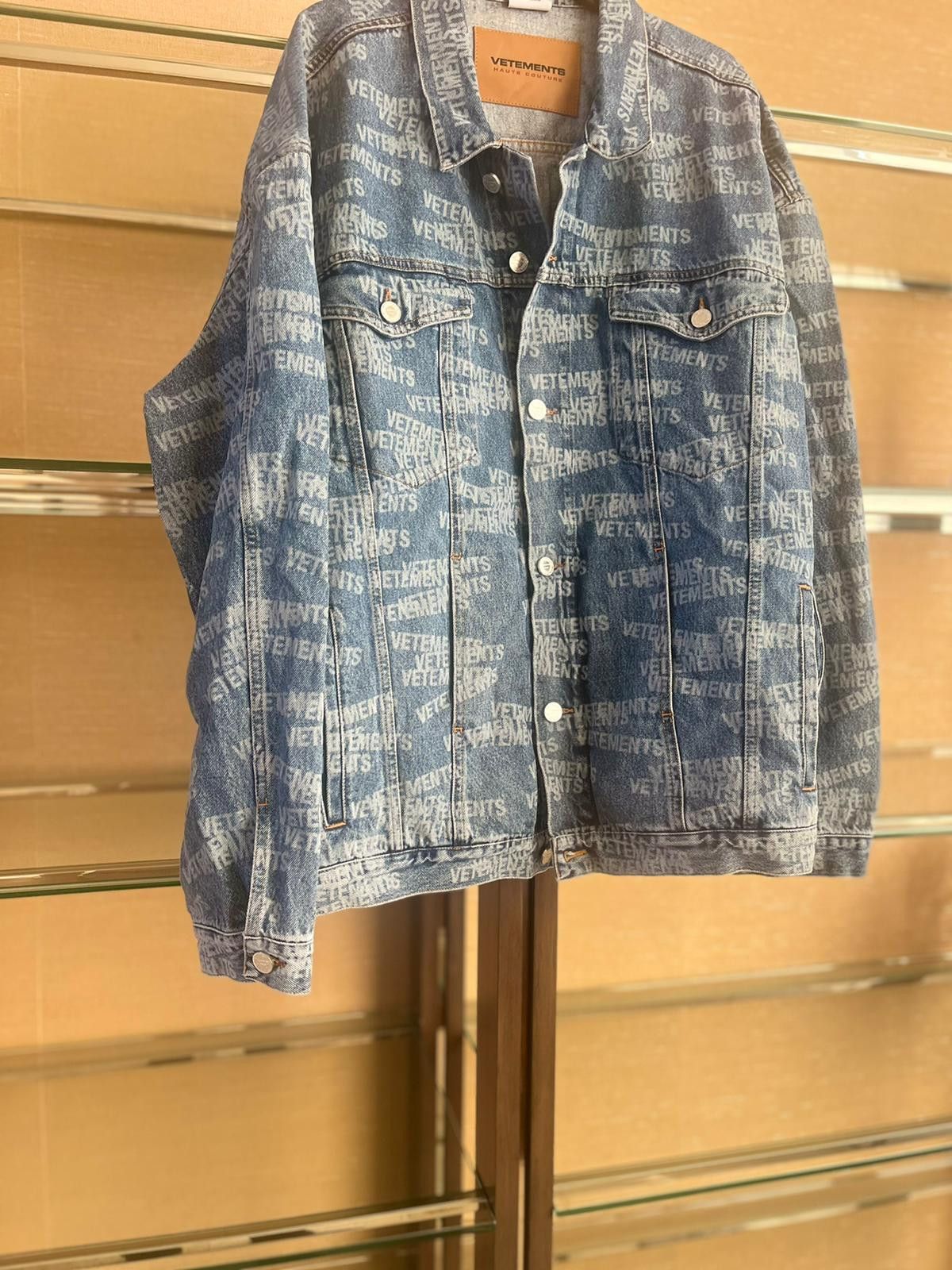 Vetements Logo All Over Denim Jacket in Light Blue Size US L / EU 52-54 / 3 - 2 Thumbnail