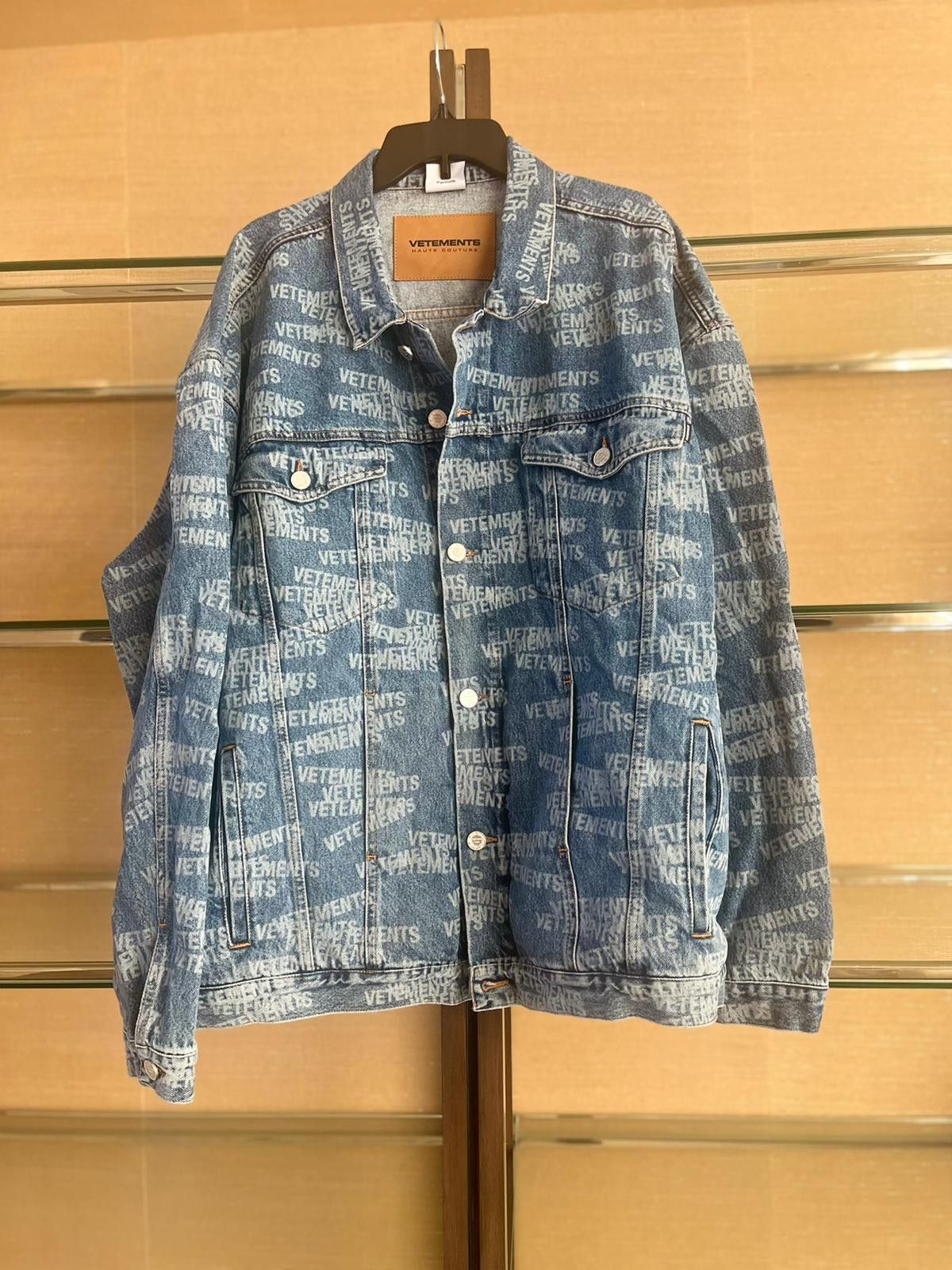 Vetements Logo All Over Denim Jacket in Light Blue Size US L / EU 52-54 / 3 - 1 Thumbnail