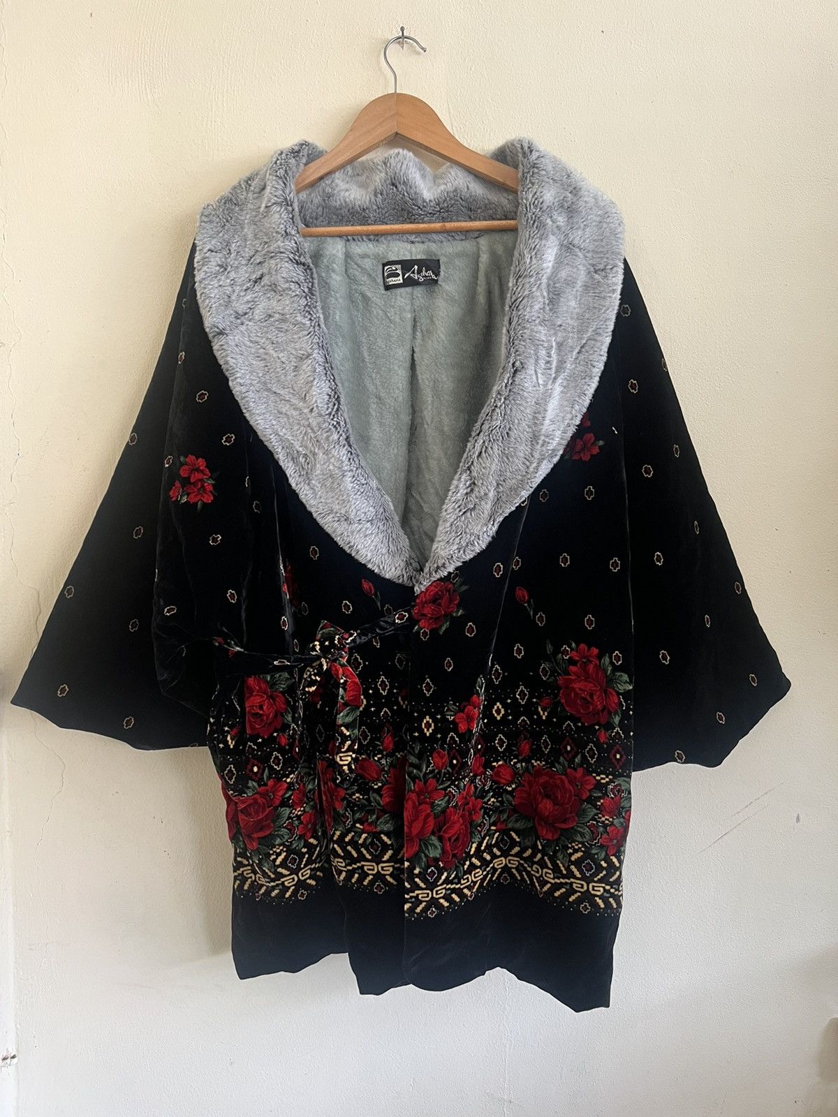 Japanese Brand × Vintage Vintage kimono Agehara Velvet Flower Size US XL / EU 56 / 4 - 1 Thumbnail
