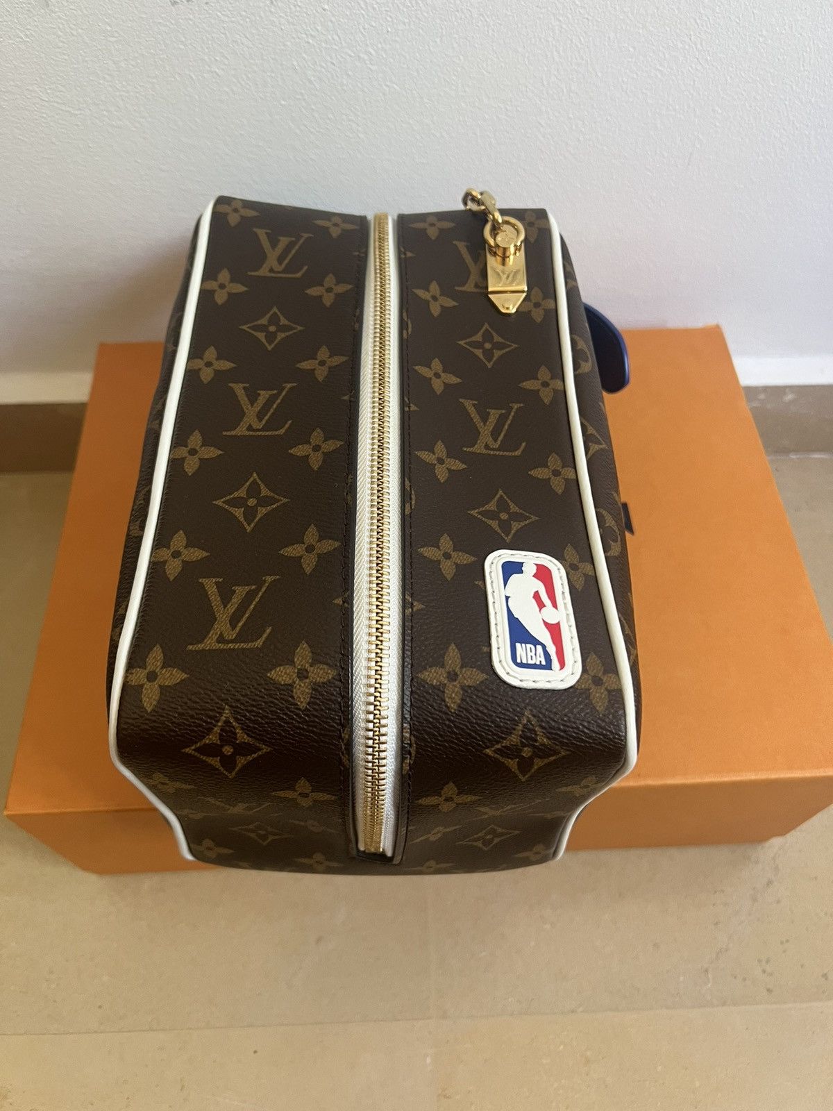 Louis Vuitton × NBA Louis Vuitton X NBA Cloakroom Dopp Kit Monogram Size ONE SIZE - 4 Thumbnail