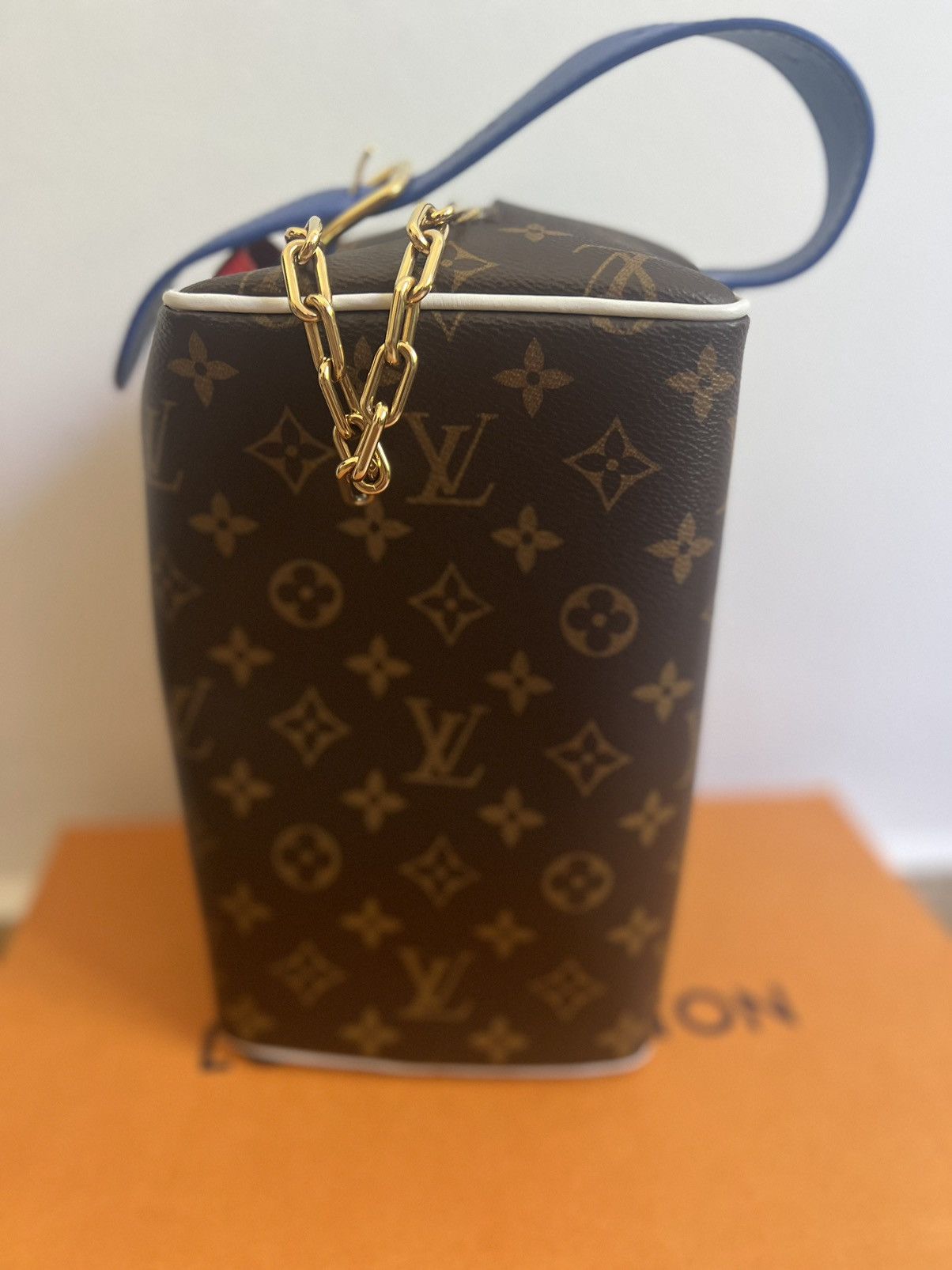 Louis Vuitton × NBA Louis Vuitton X NBA Cloakroom Dopp Kit Monogram Size ONE SIZE - 8 Thumbnail