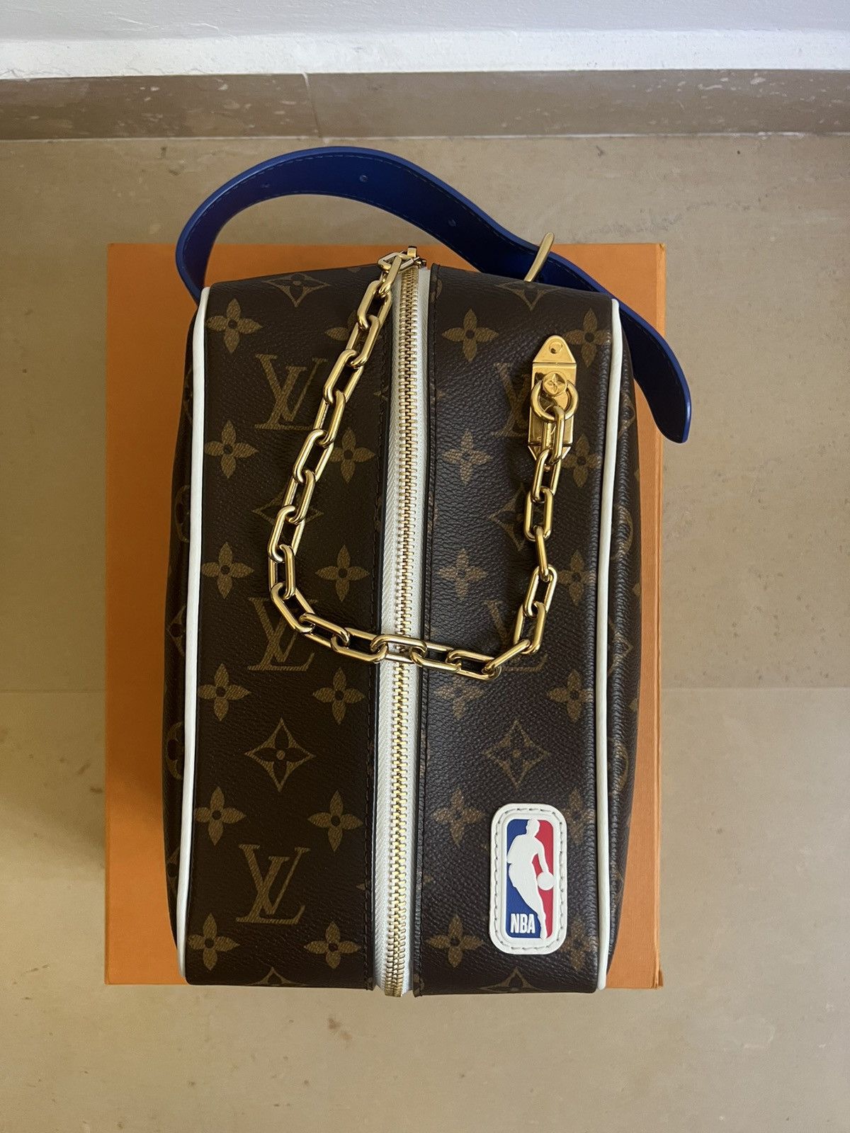 Louis Vuitton × NBA Louis Vuitton X NBA Cloakroom Dopp Kit Monogram Size ONE SIZE - 1 Thumbnail