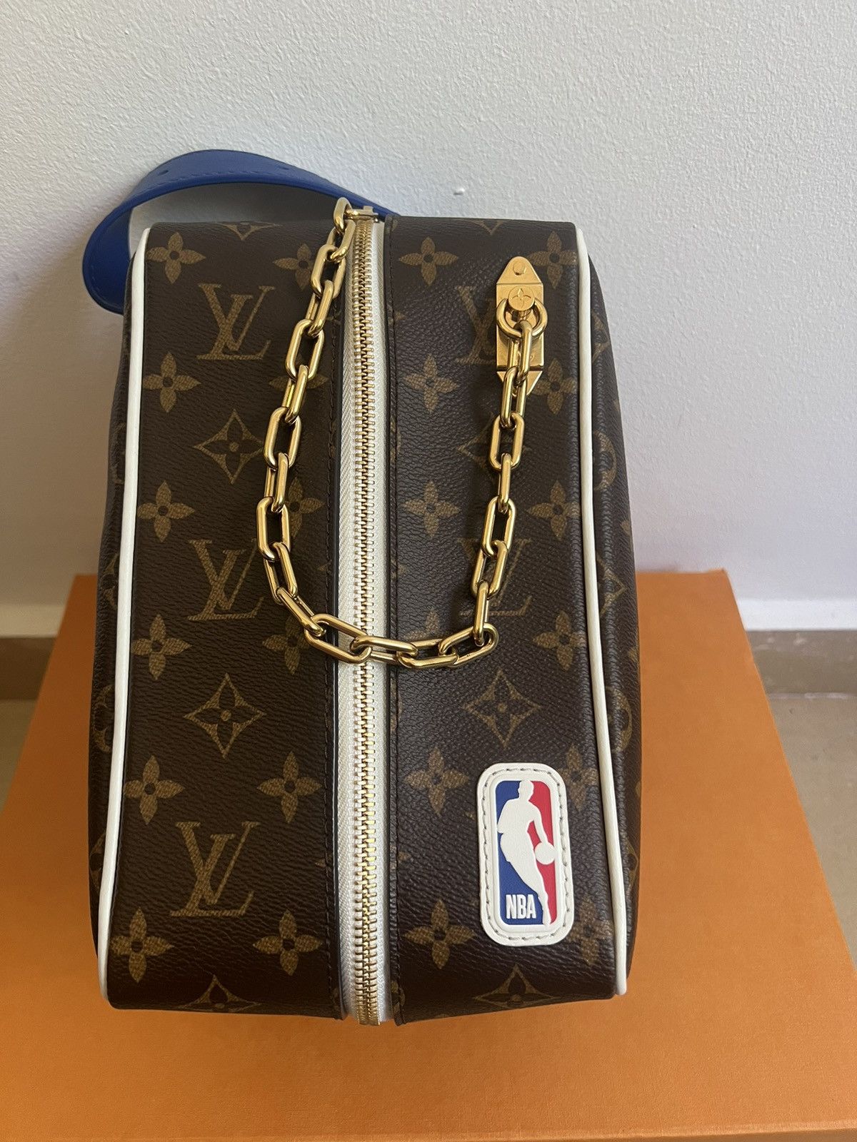 Louis Vuitton × NBA Louis Vuitton X NBA Cloakroom Dopp Kit Monogram Size ONE SIZE - 3 Thumbnail