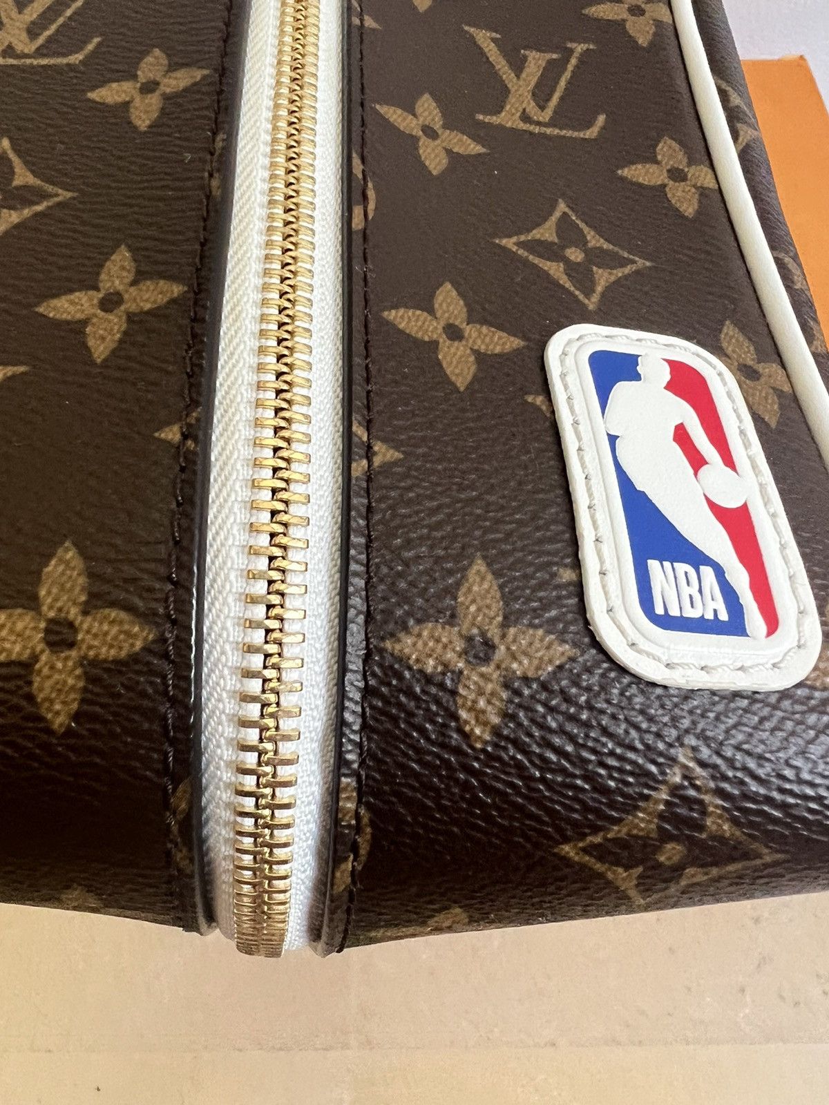 Louis Vuitton × NBA Louis Vuitton X NBA Cloakroom Dopp Kit Monogram Size ONE SIZE - 10 Thumbnail