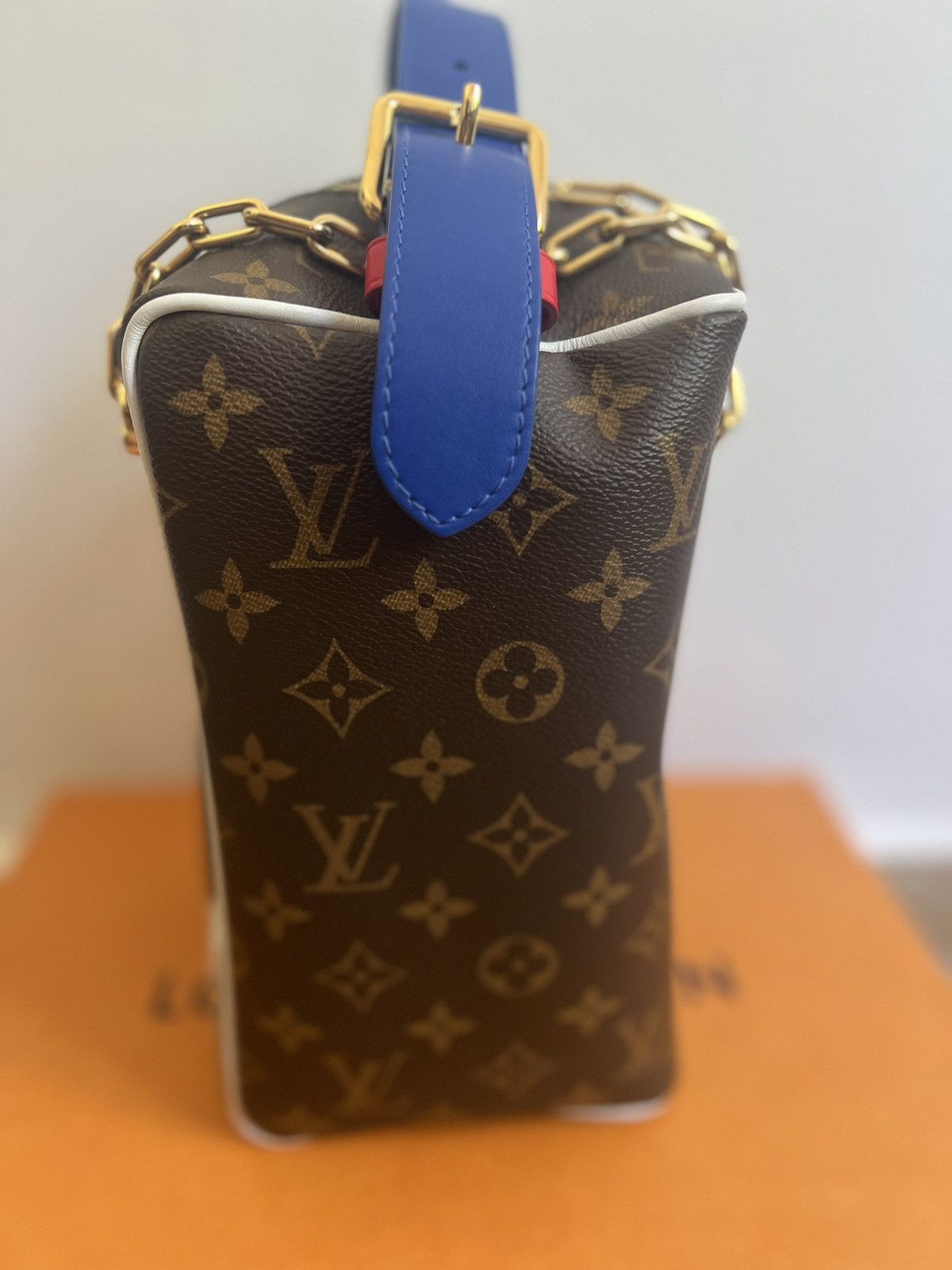 Louis Vuitton × NBA Louis Vuitton X NBA Cloakroom Dopp Kit Monogram Size ONE SIZE - 7 Thumbnail