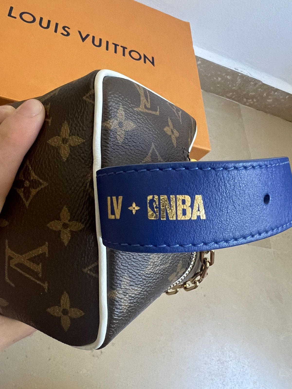 Louis Vuitton × NBA Louis Vuitton X NBA Cloakroom Dopp Kit Monogram Size ONE SIZE - 5 Thumbnail