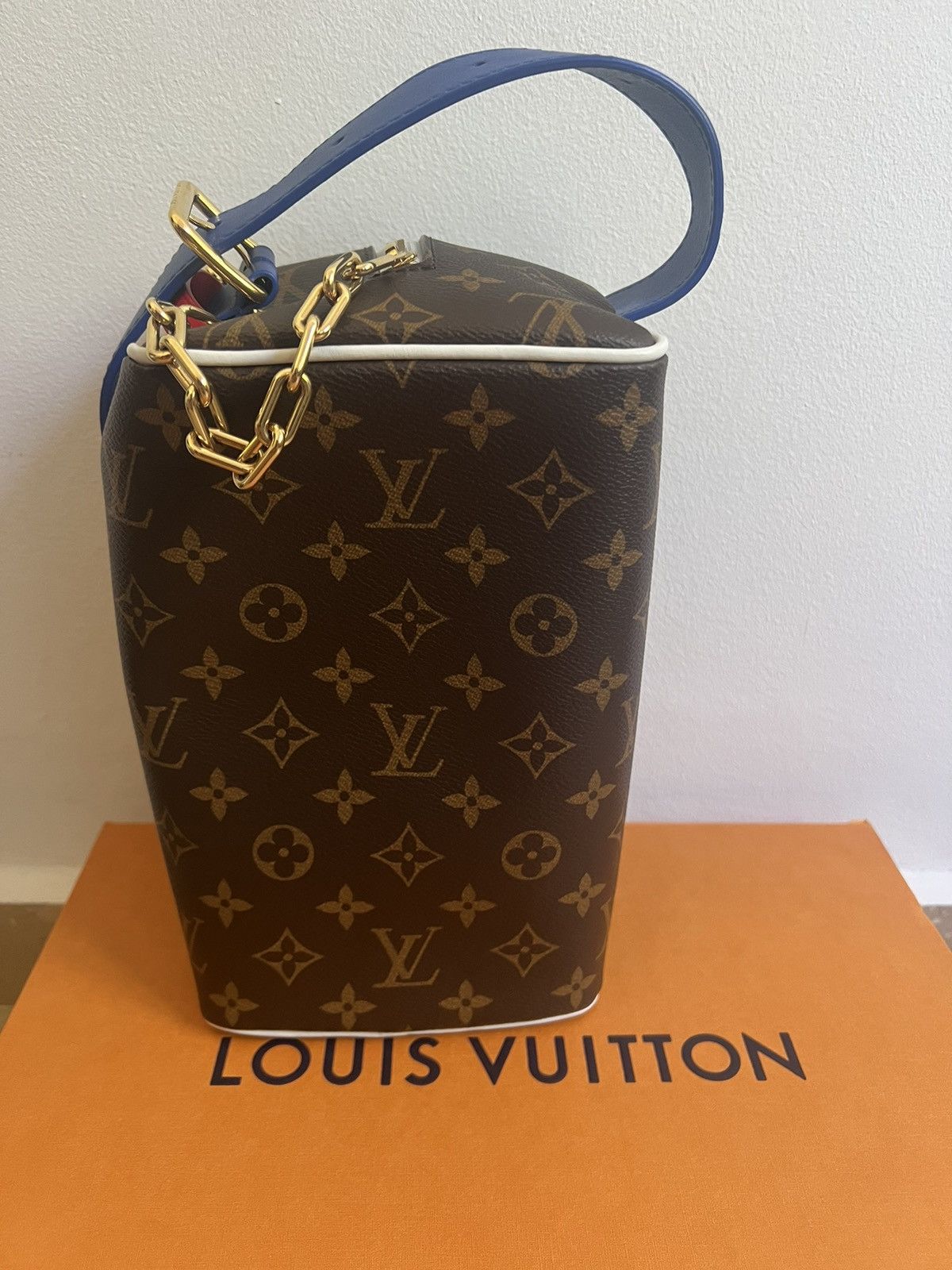 Louis Vuitton × NBA Louis Vuitton X NBA Cloakroom Dopp Kit Monogram Size ONE SIZE - 9 Thumbnail