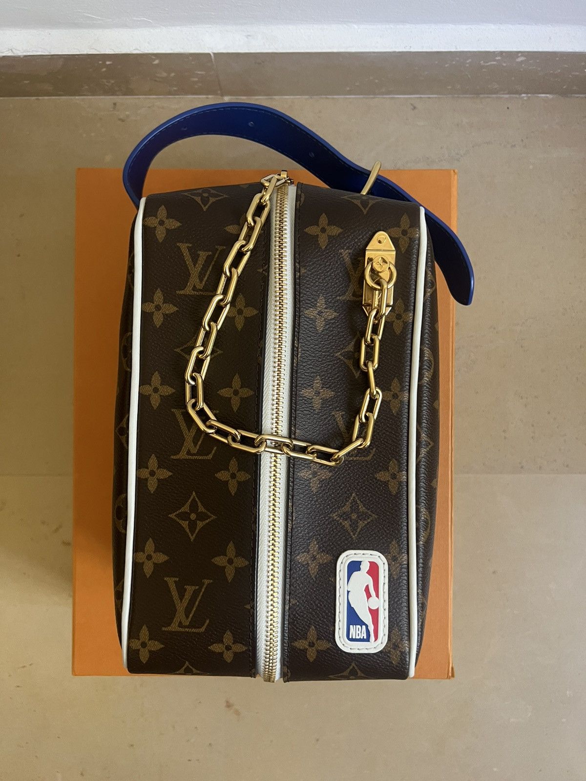 Louis Vuitton × NBA Louis Vuitton X NBA Cloakroom Dopp Kit Monogram Size ONE SIZE - 2 Thumbnail