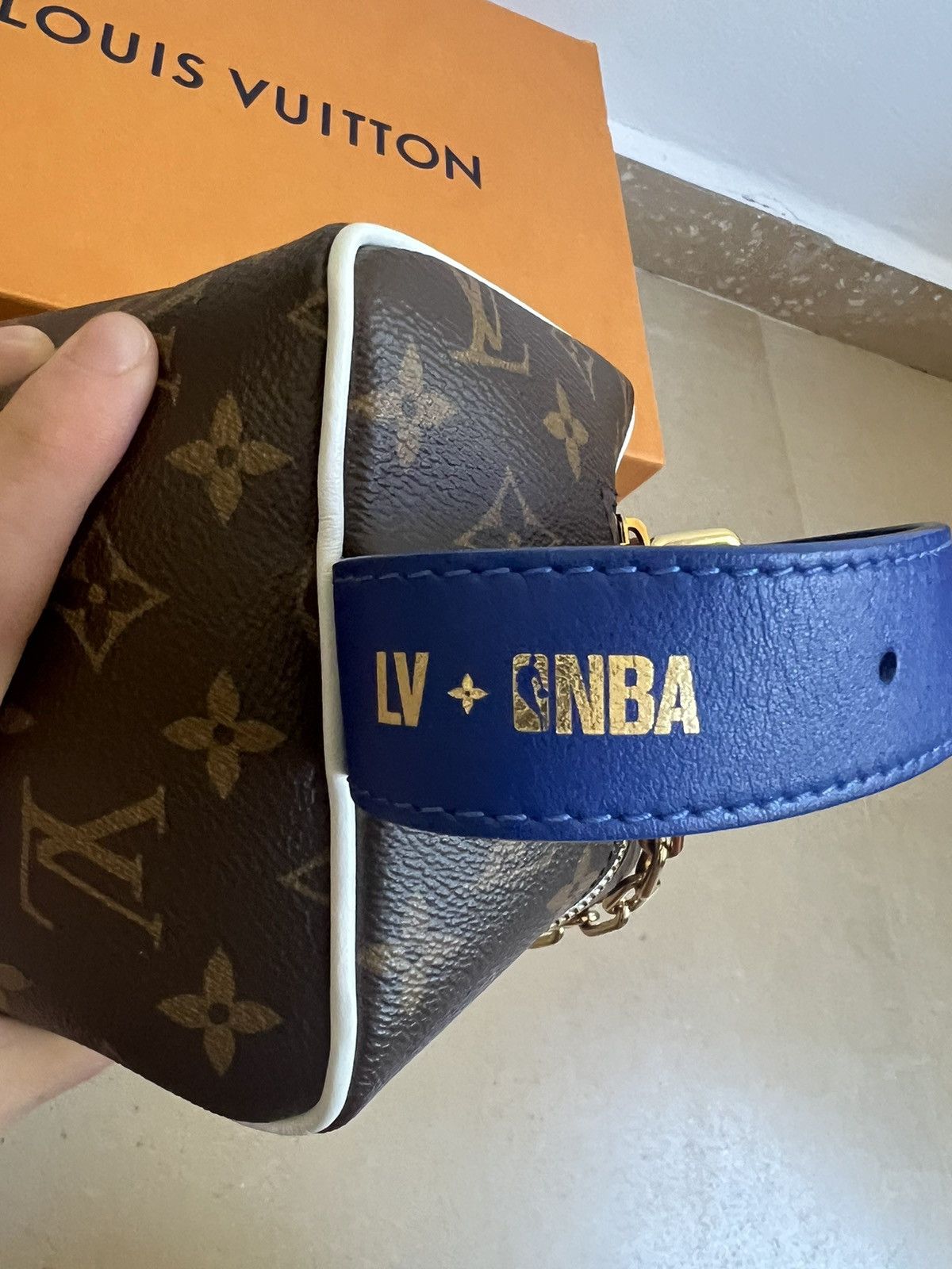 Louis Vuitton × NBA Louis Vuitton X NBA Cloakroom Dopp Kit Monogram Size ONE SIZE - 6 Thumbnail