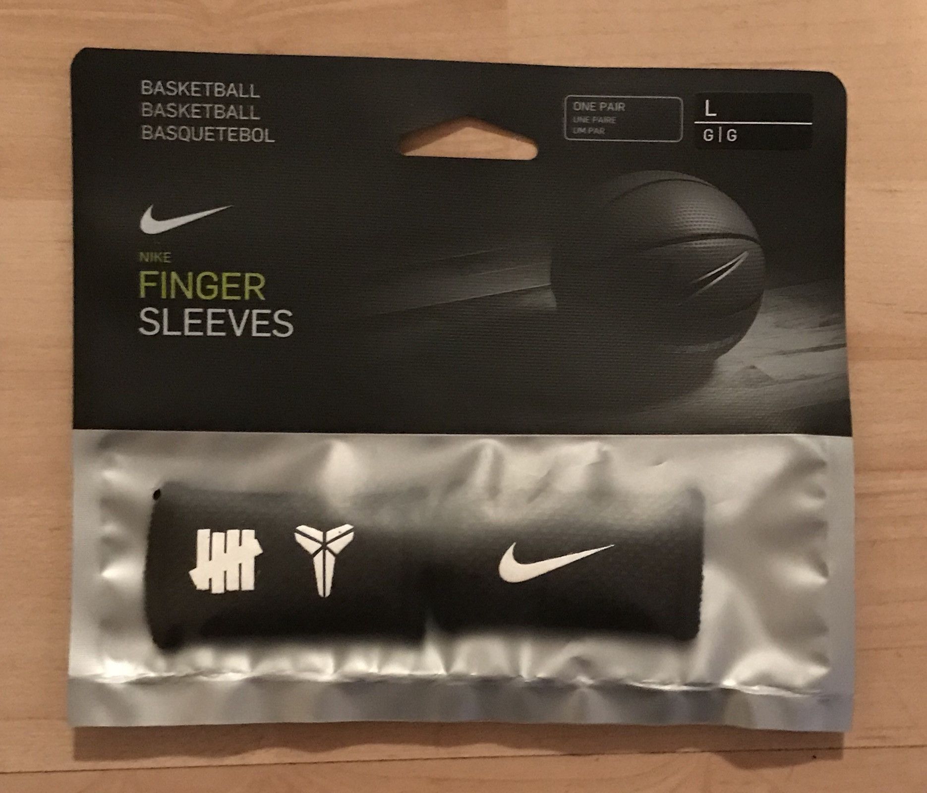 Undefeated x nike x kobe finger sleeves black sale