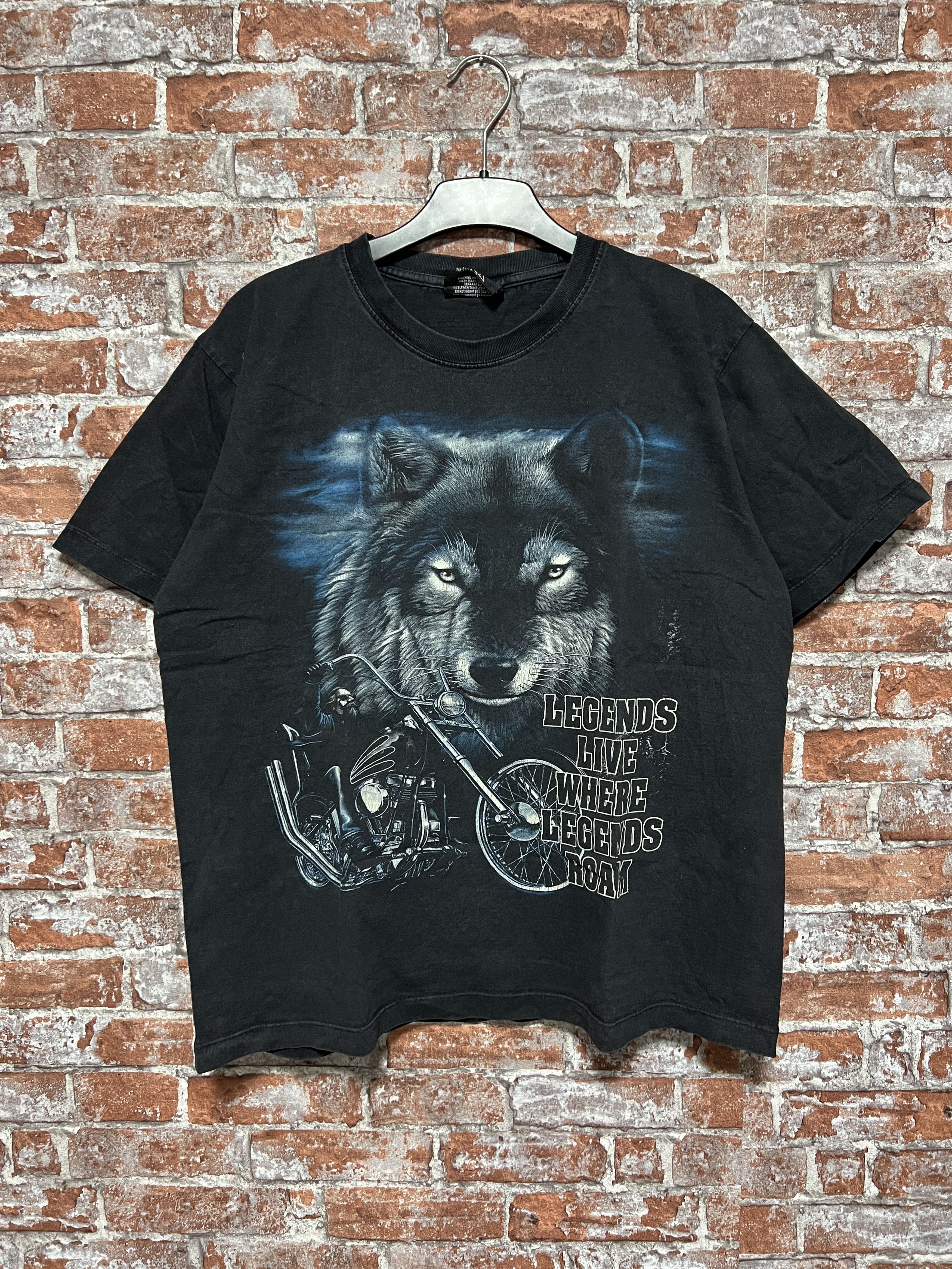 Vintage Vintage 2000s Legends Live Biker Wolf Graphic T-shirt Size US L / EU 52-54 / 3 - 1 Thumbnail