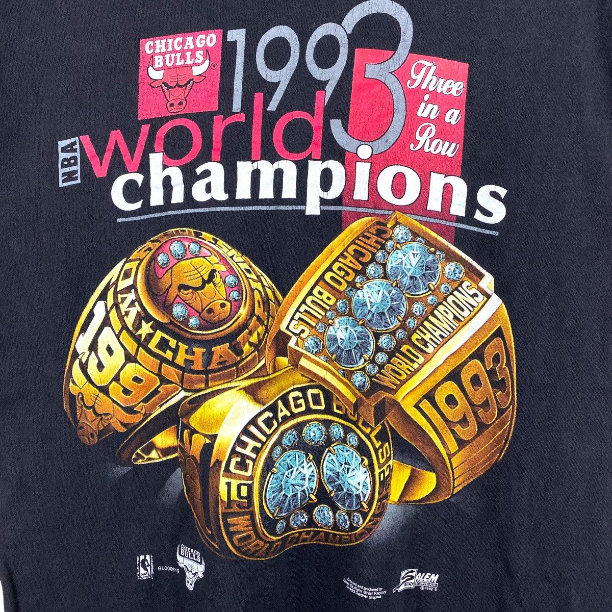 NBA × Vintage 1993 NBA WORLD CHAMPIONS CHICAGO BULLS THREE IN A ROW TEE Size US M / EU 48-50 / 2 - 3 Thumbnail