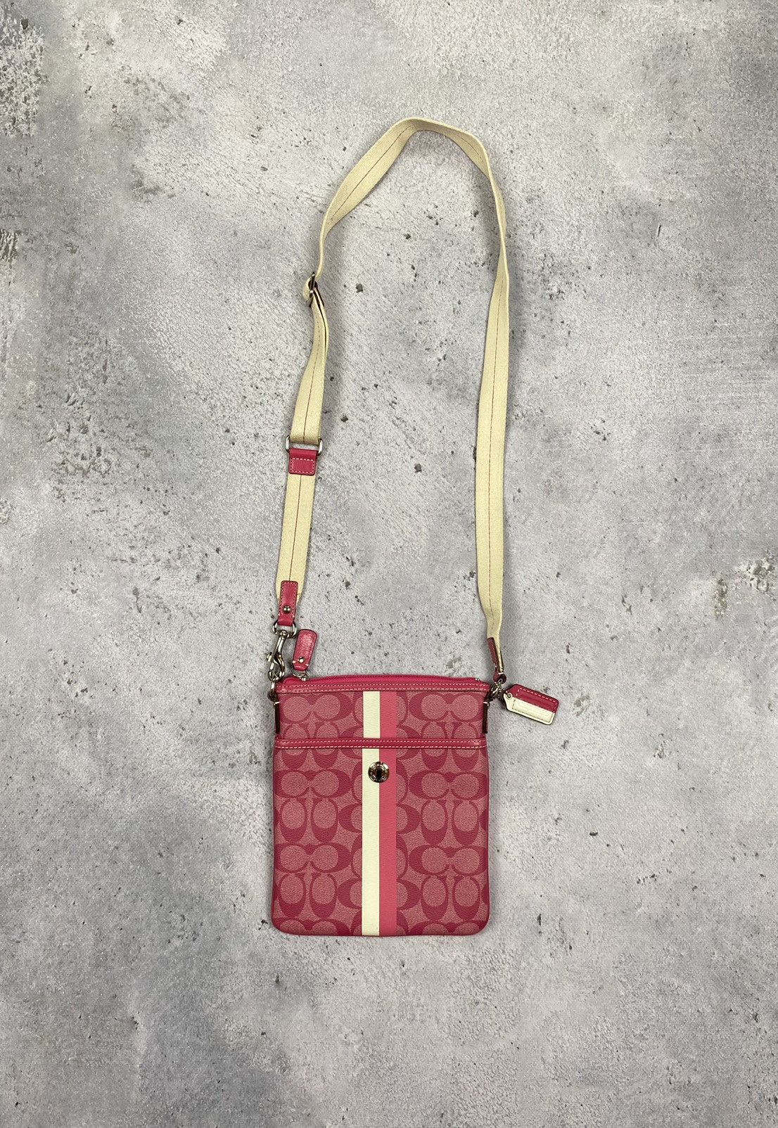 Coach Logo Bag Baguette Bag Mama Bag Y2K in Pink, Women's