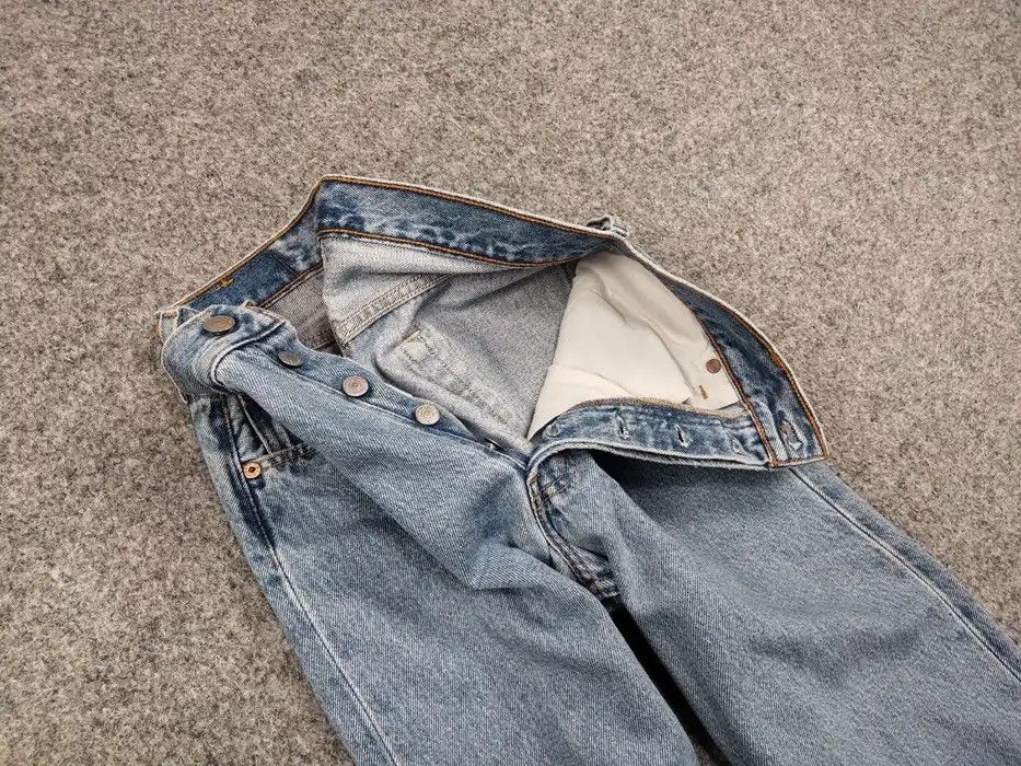 Vintage 90's levis 501 Classic Denim Jeans Style Made in USa