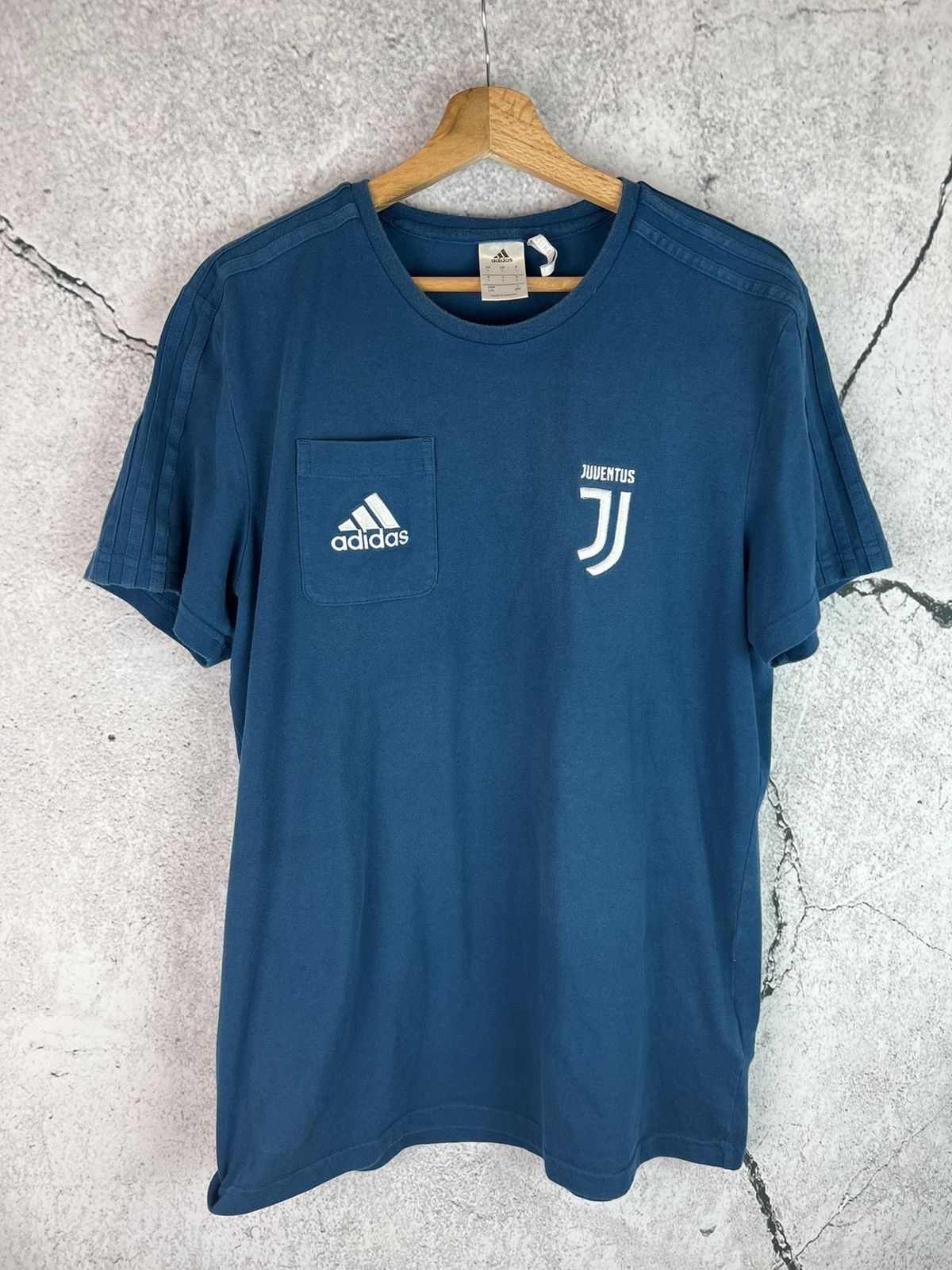 Vintage Vintage Juventus Adidas Soccer training cotton tshirt Size US L / EU 52-54 / 3 - 1 Thumbnail