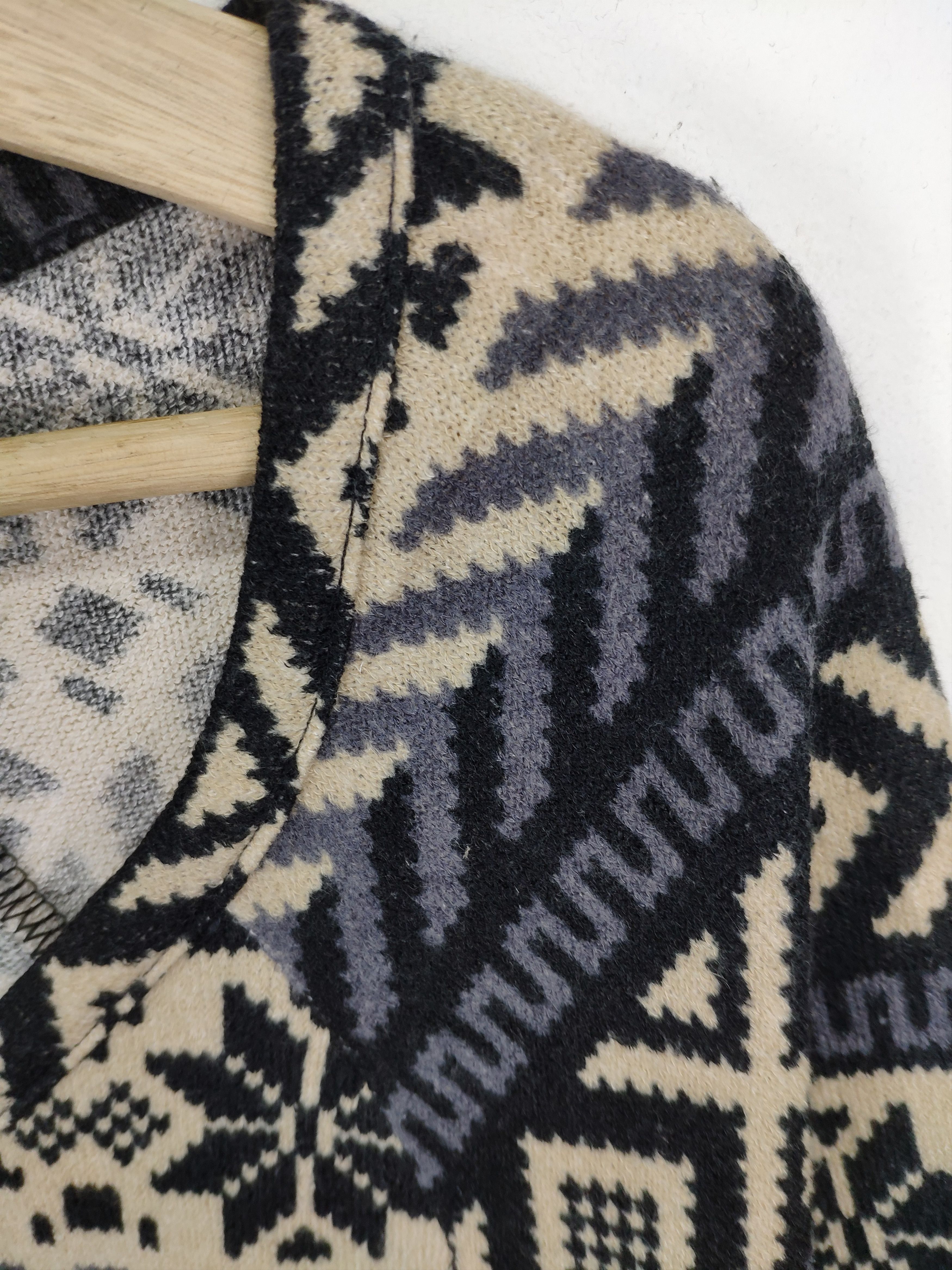 Aran Isles Knitwear × Japanese Brand Vintage Japanese Brand Poncho Native Style Size ONE SIZE - 9 Thumbnail