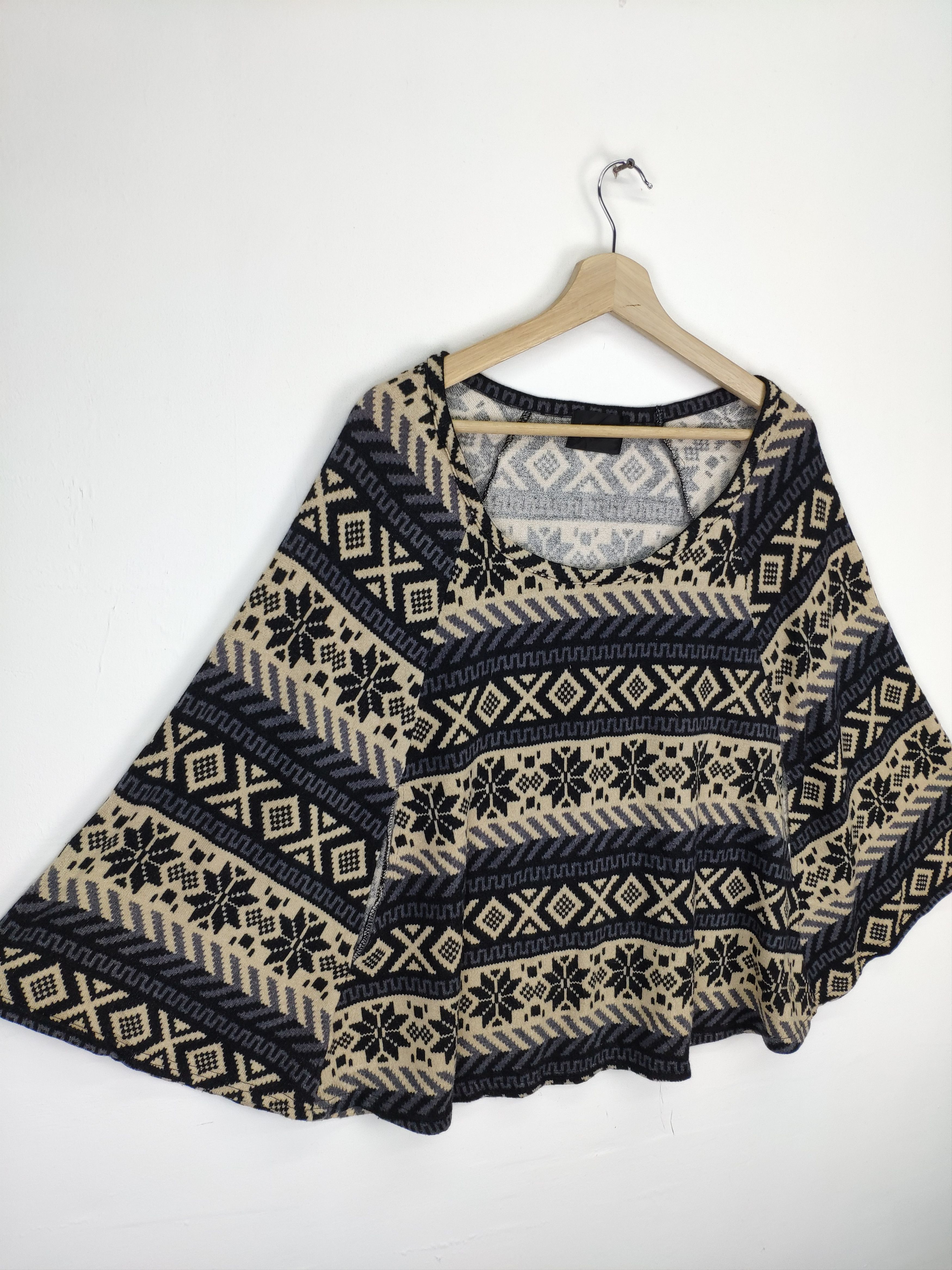 Aran Isles Knitwear × Japanese Brand Vintage Japanese Brand Poncho Native Style Size ONE SIZE - 3 Thumbnail