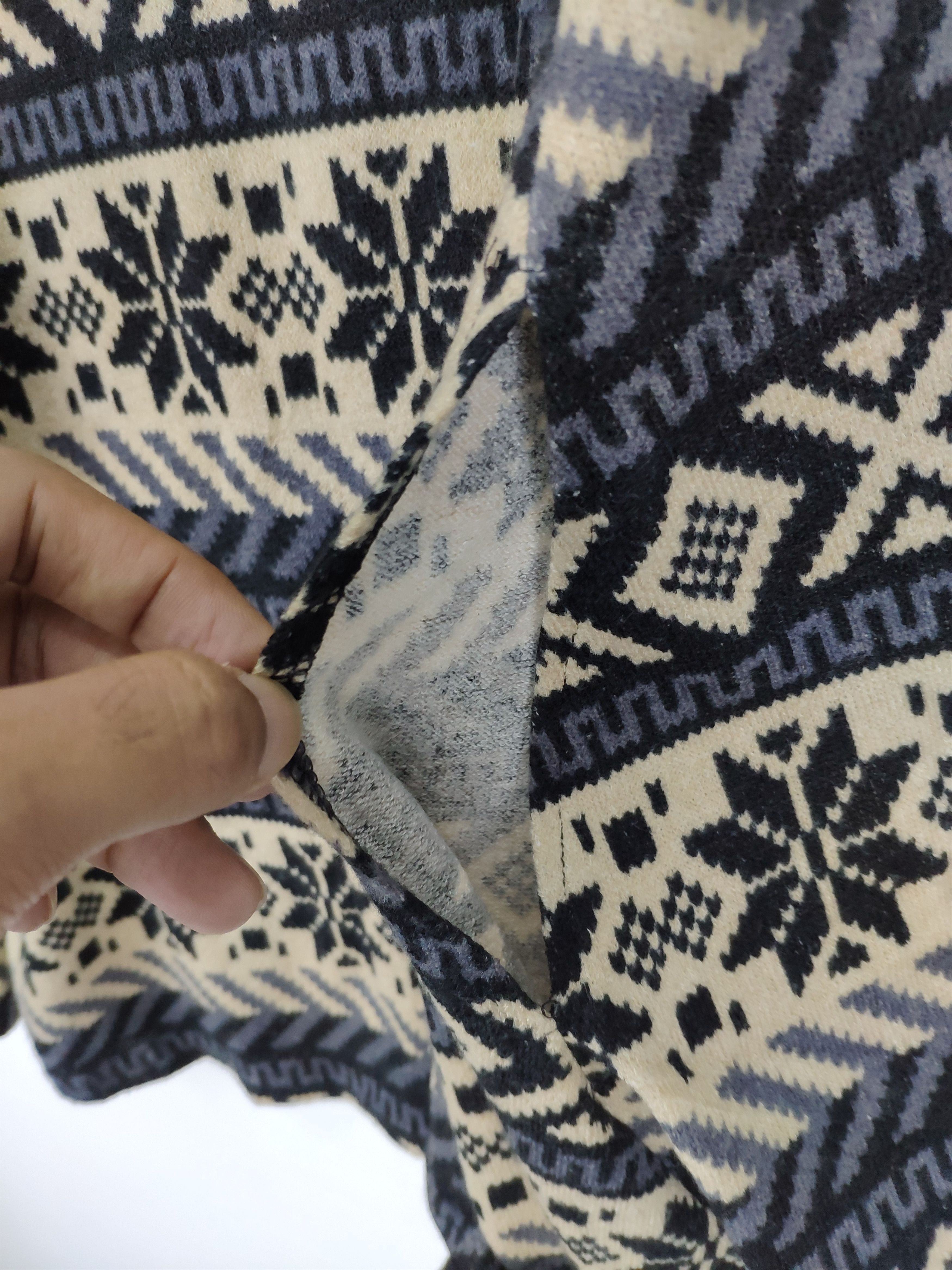 Aran Isles Knitwear × Japanese Brand Vintage Japanese Brand Poncho Native Style Size ONE SIZE - 8 Thumbnail